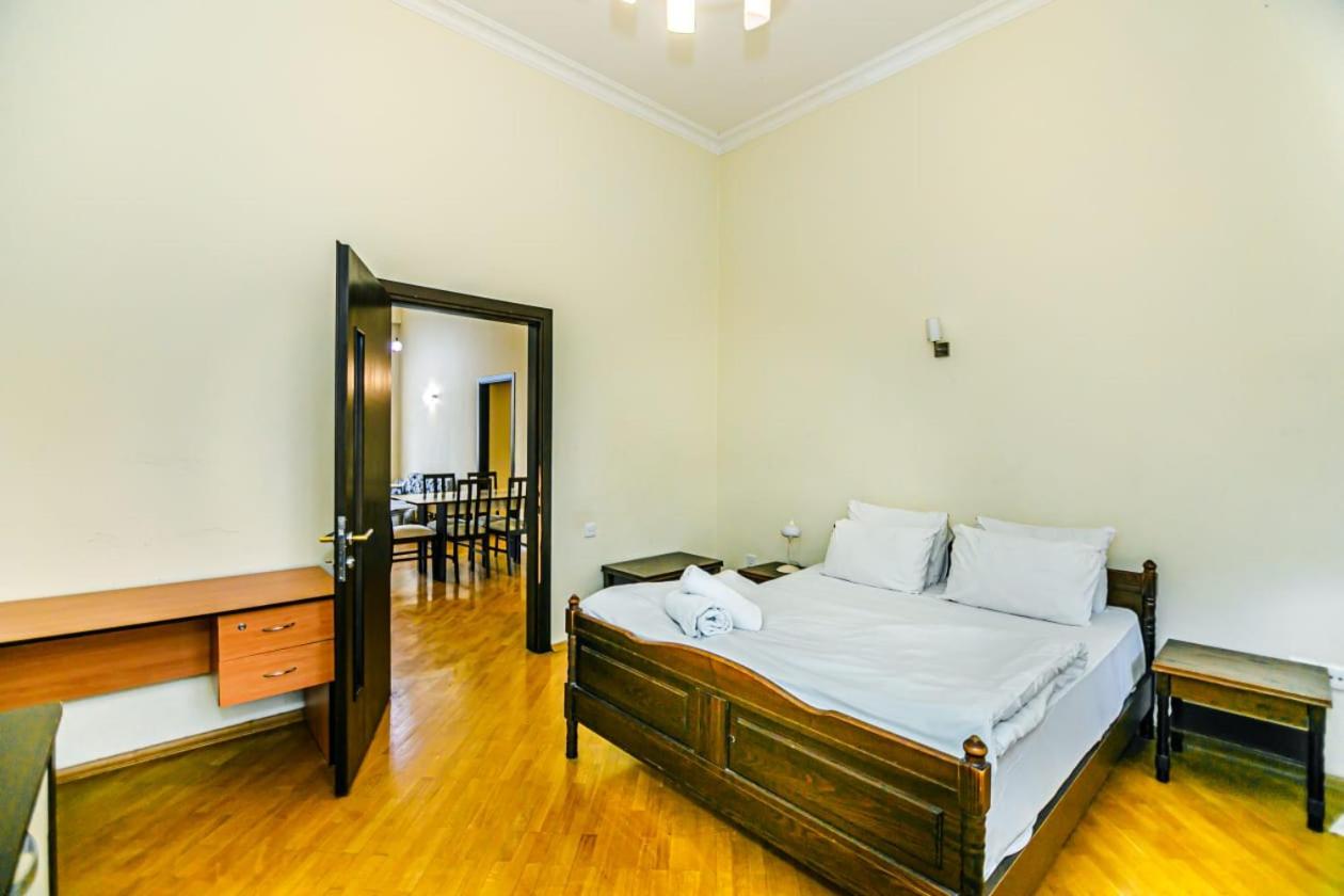 Nizami Street 22