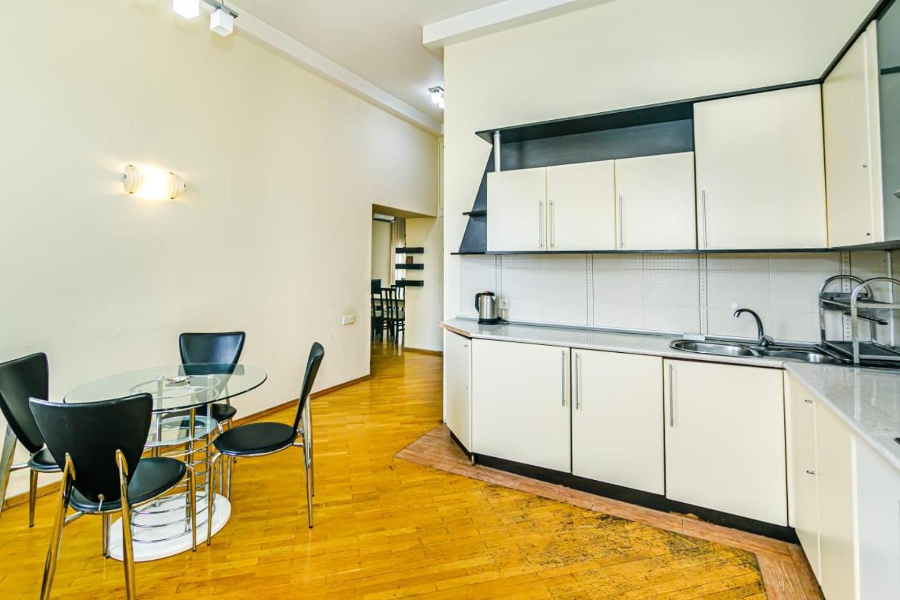 Nizami Street 22