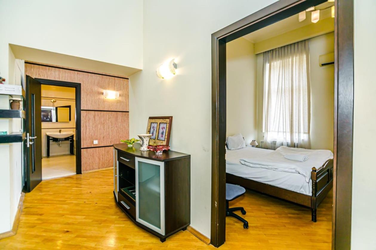 Nizami Street 22