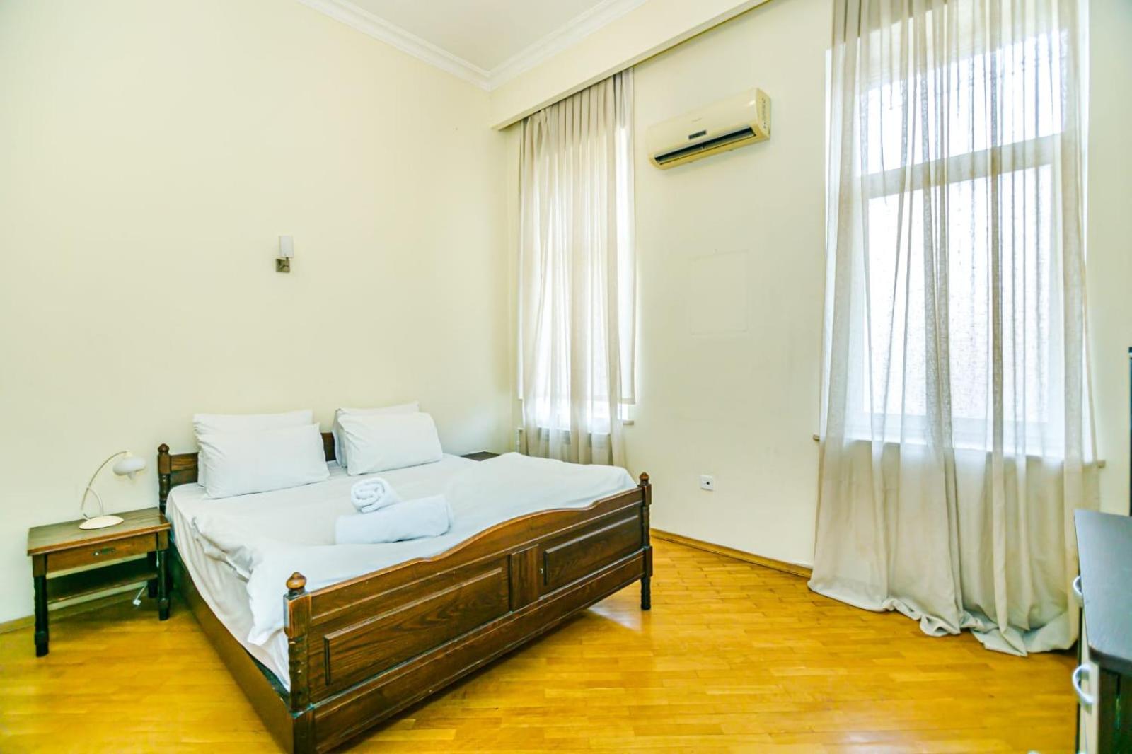 Nizami Street 22