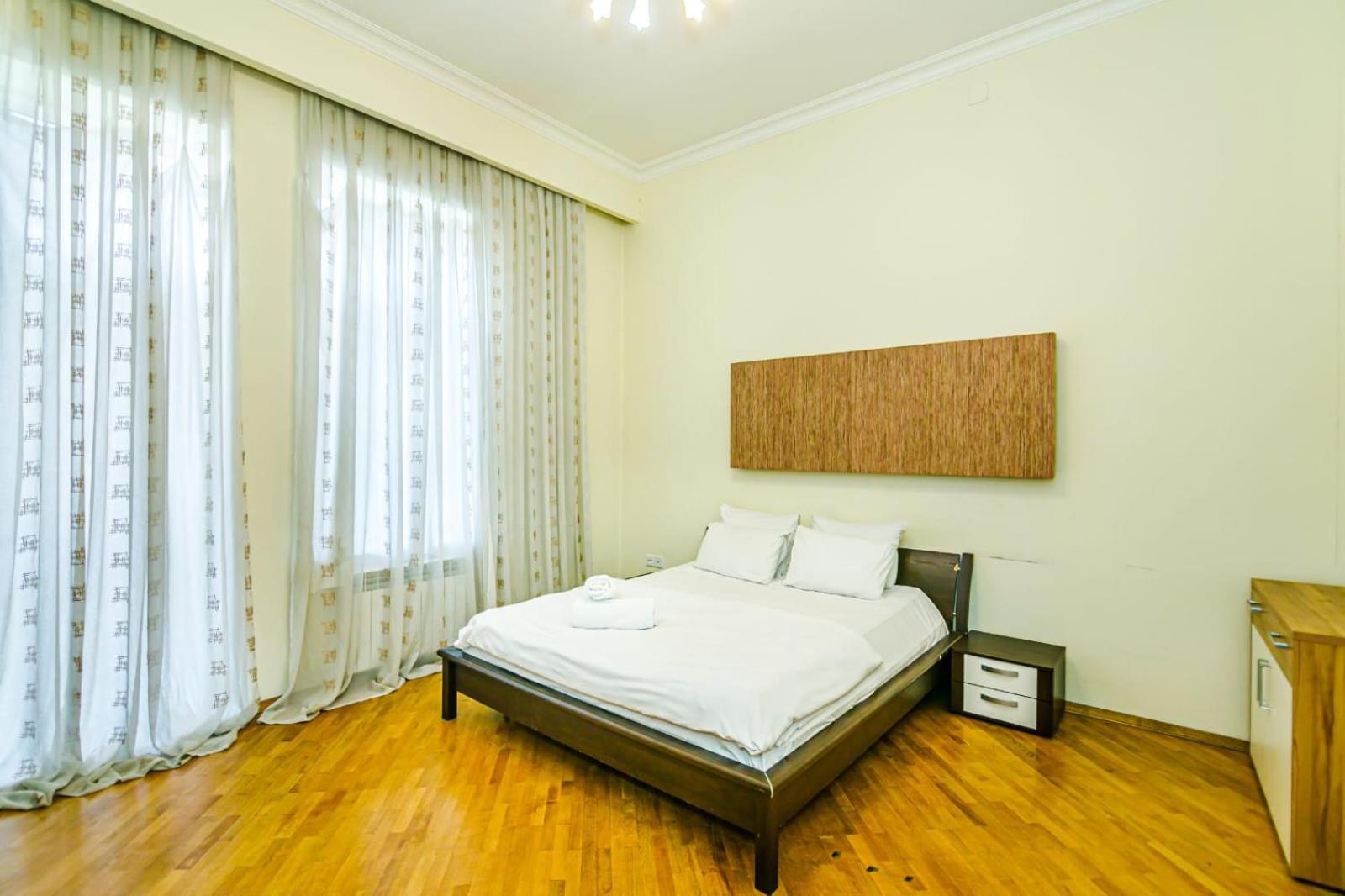 Nizami Street 22