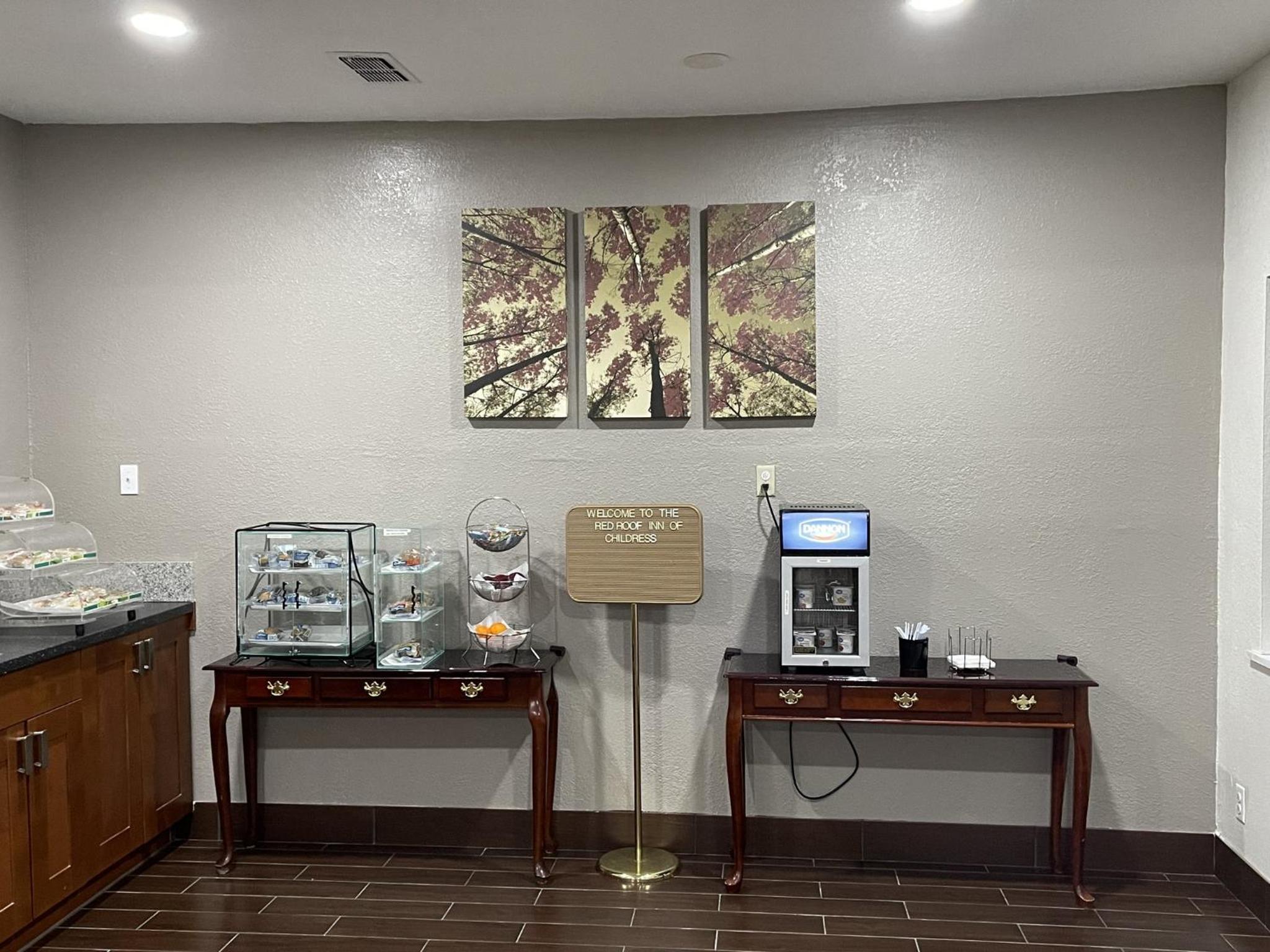 Childress Vacations - Red Roof Inn Childress - Property Image 2