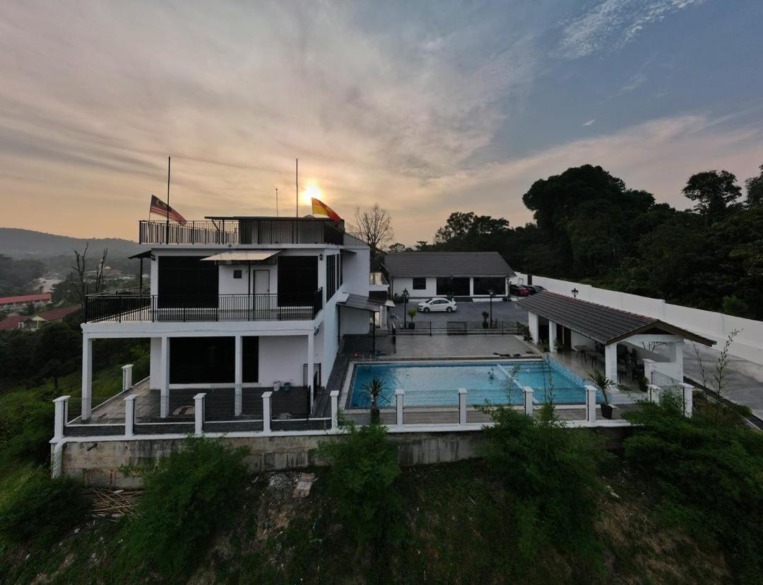 Jenderam Hill Villa photo 2