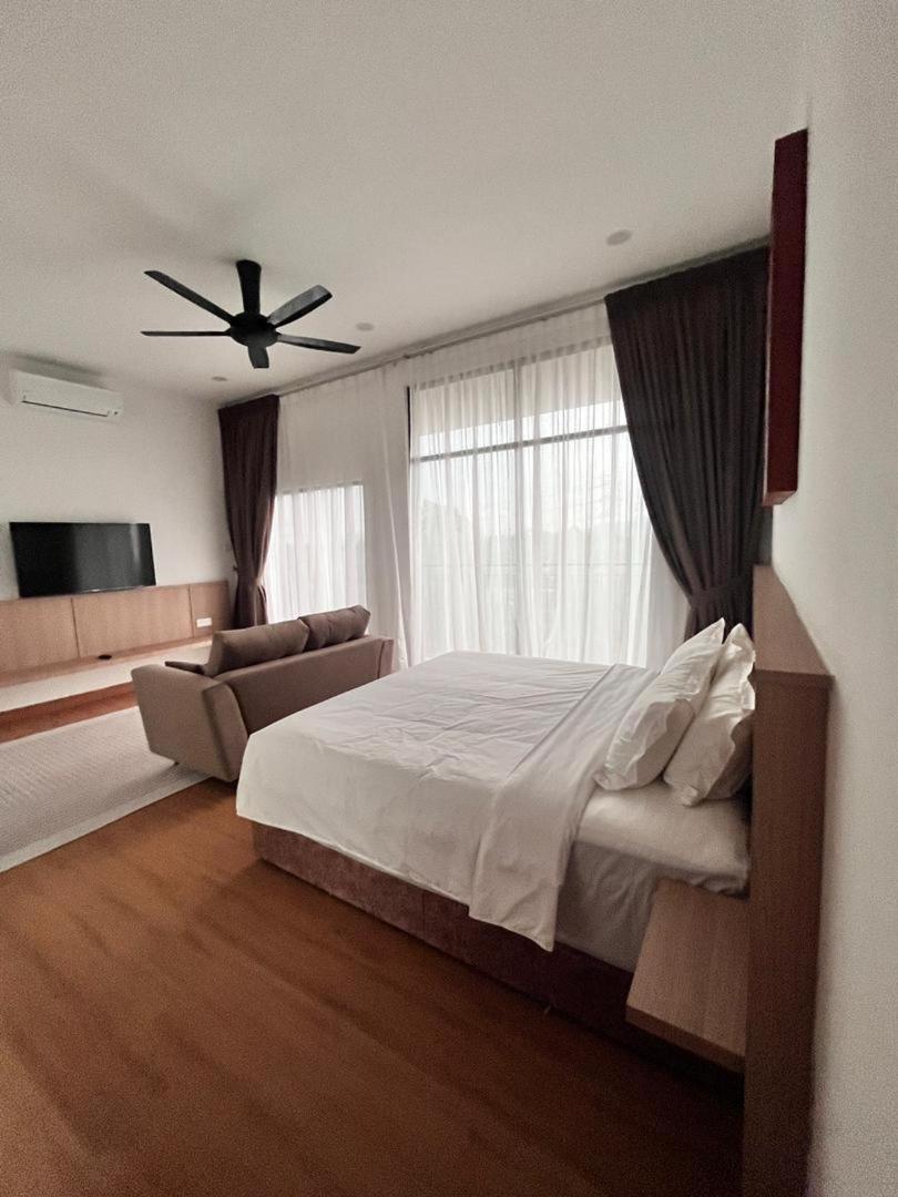Jenderam Hill Villa photo 3