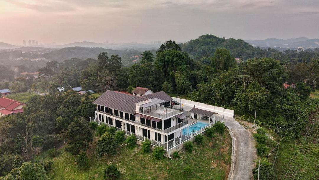 Jenderam Hill Villa photo 4