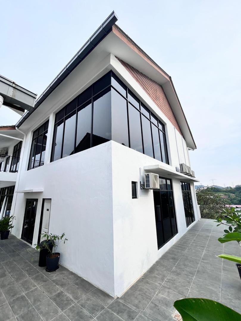 Jenderam Hill Villa photo 6
