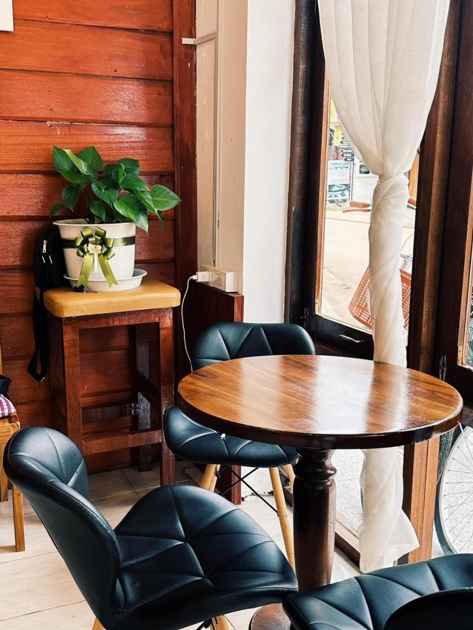 Via Pakse Hostel & Cafe