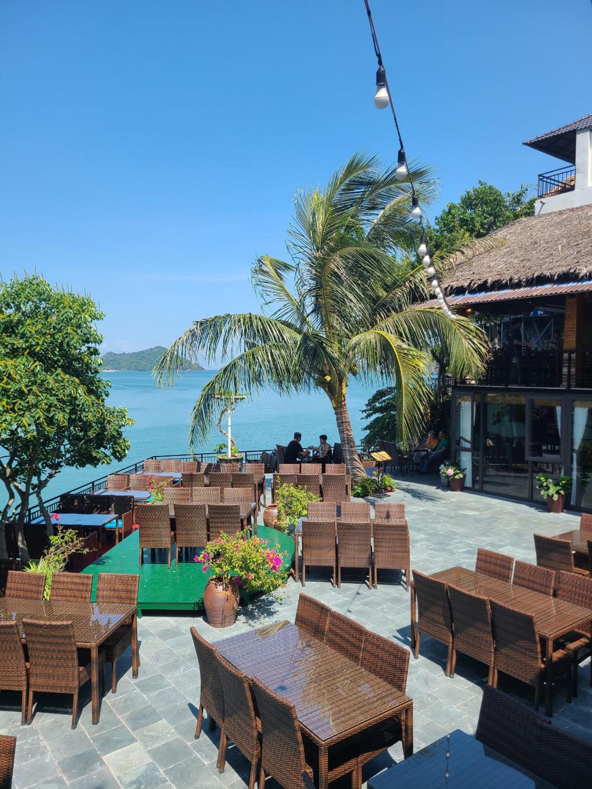 LePont Cat Ba Bungalow