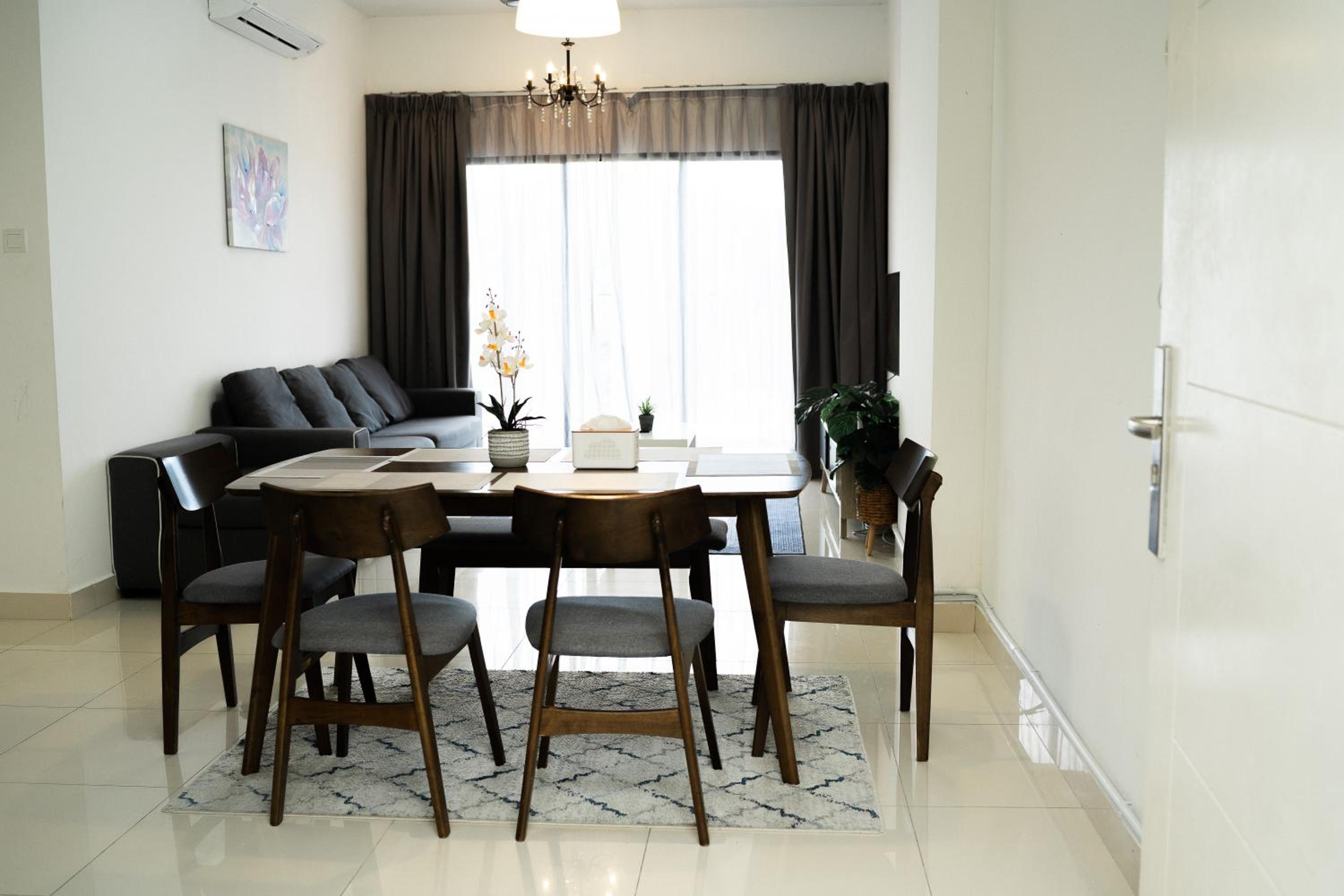 The Iconic Stay with pool/playground/gym/sauna-3BR photo 8