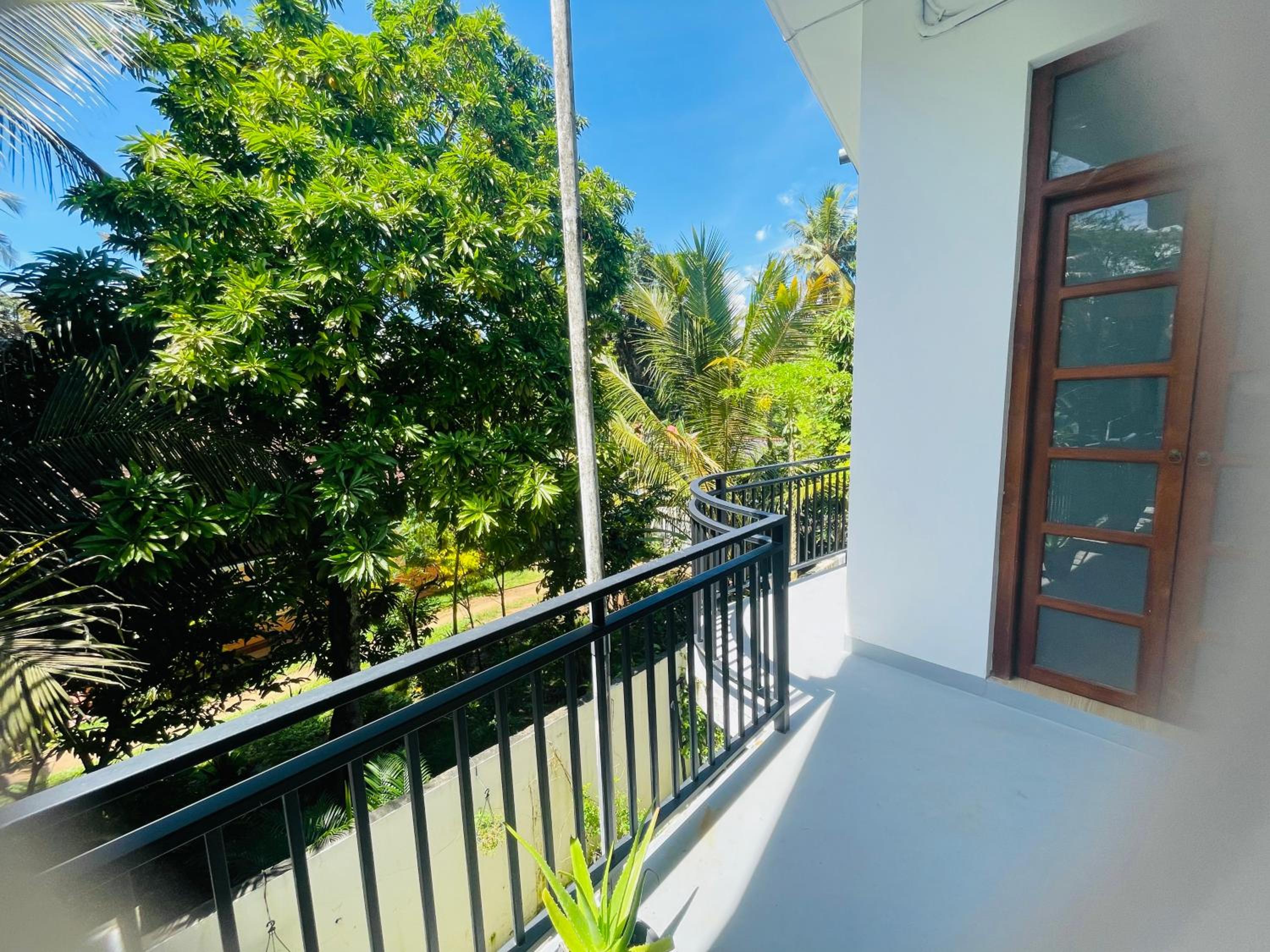 White House Hotel Mirissa view 2