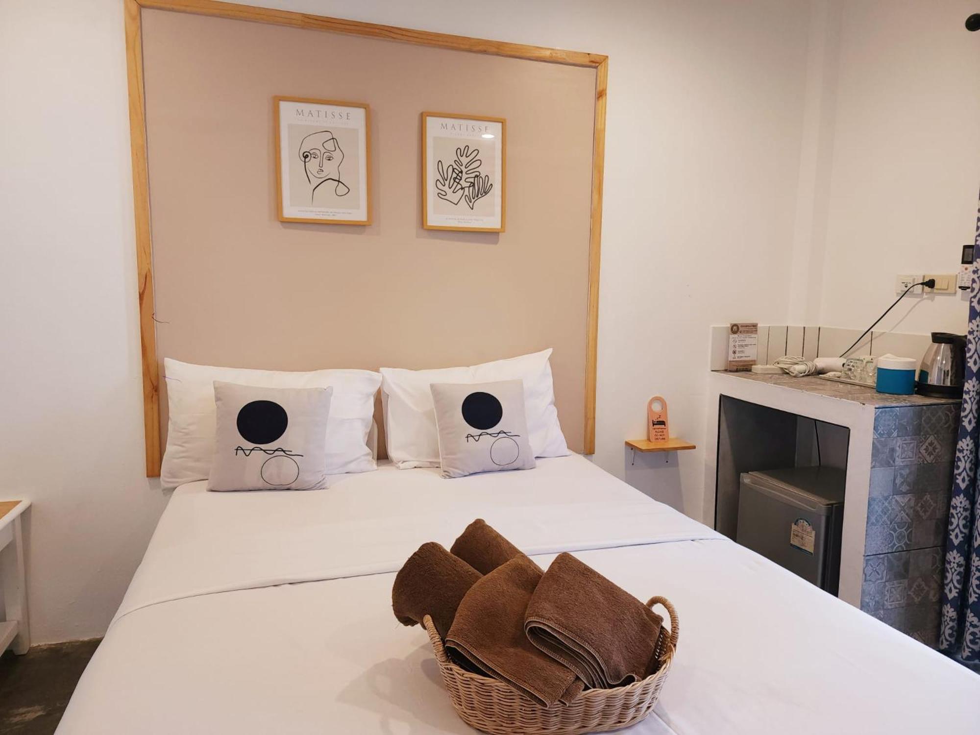 Minnie Seaview Resort