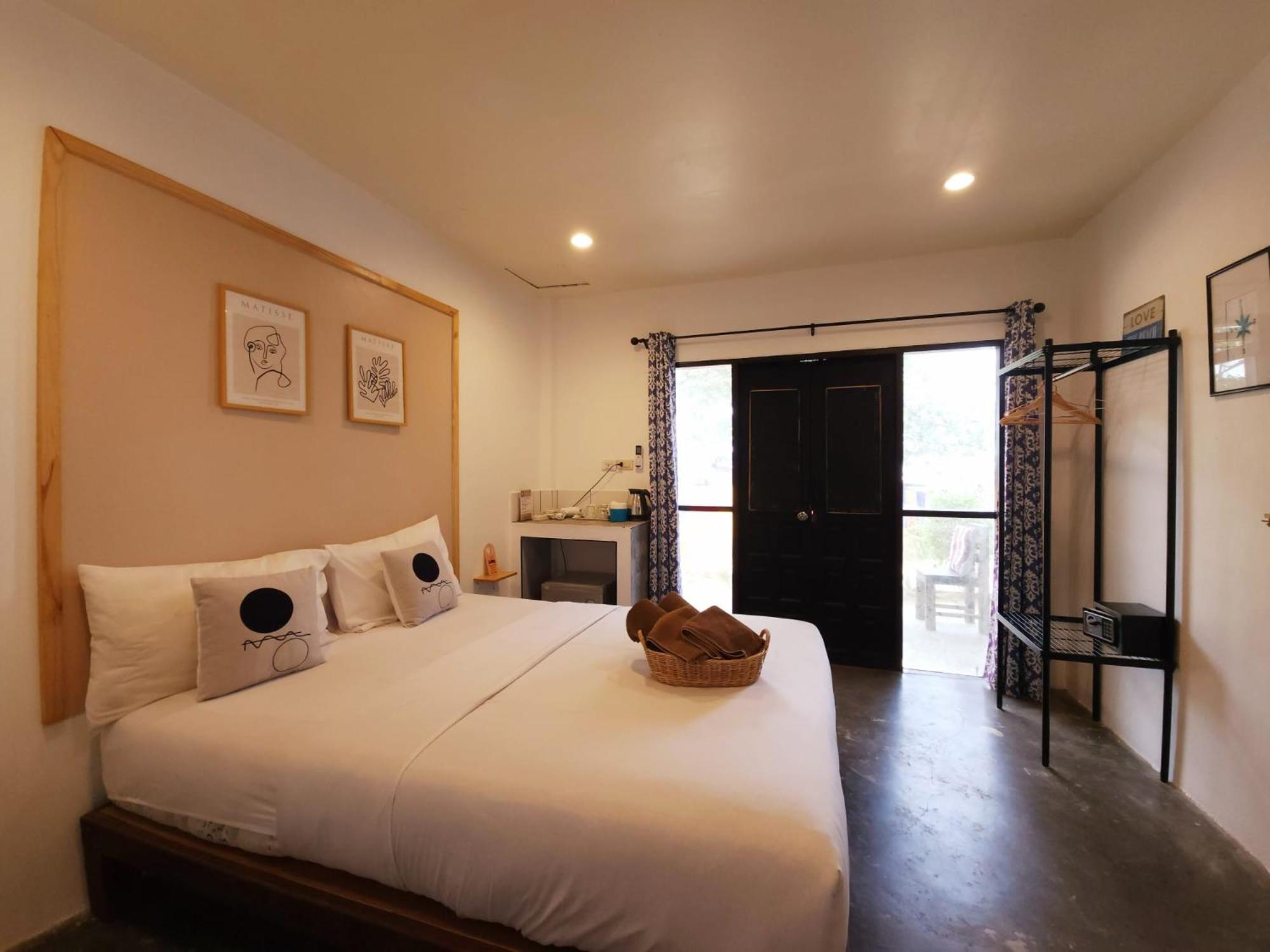 Minnie Seaview Resort