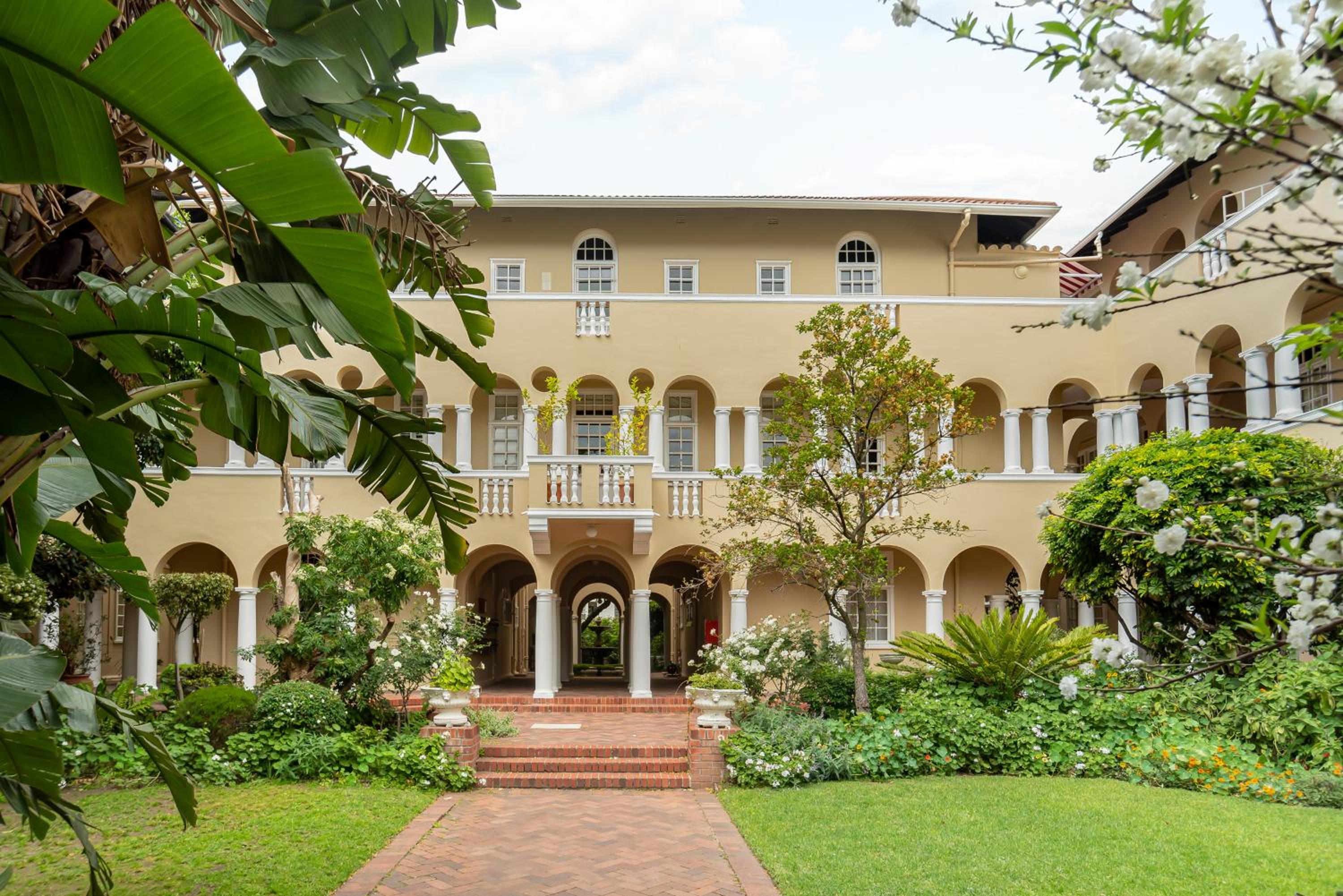 Victoria Court Apartments