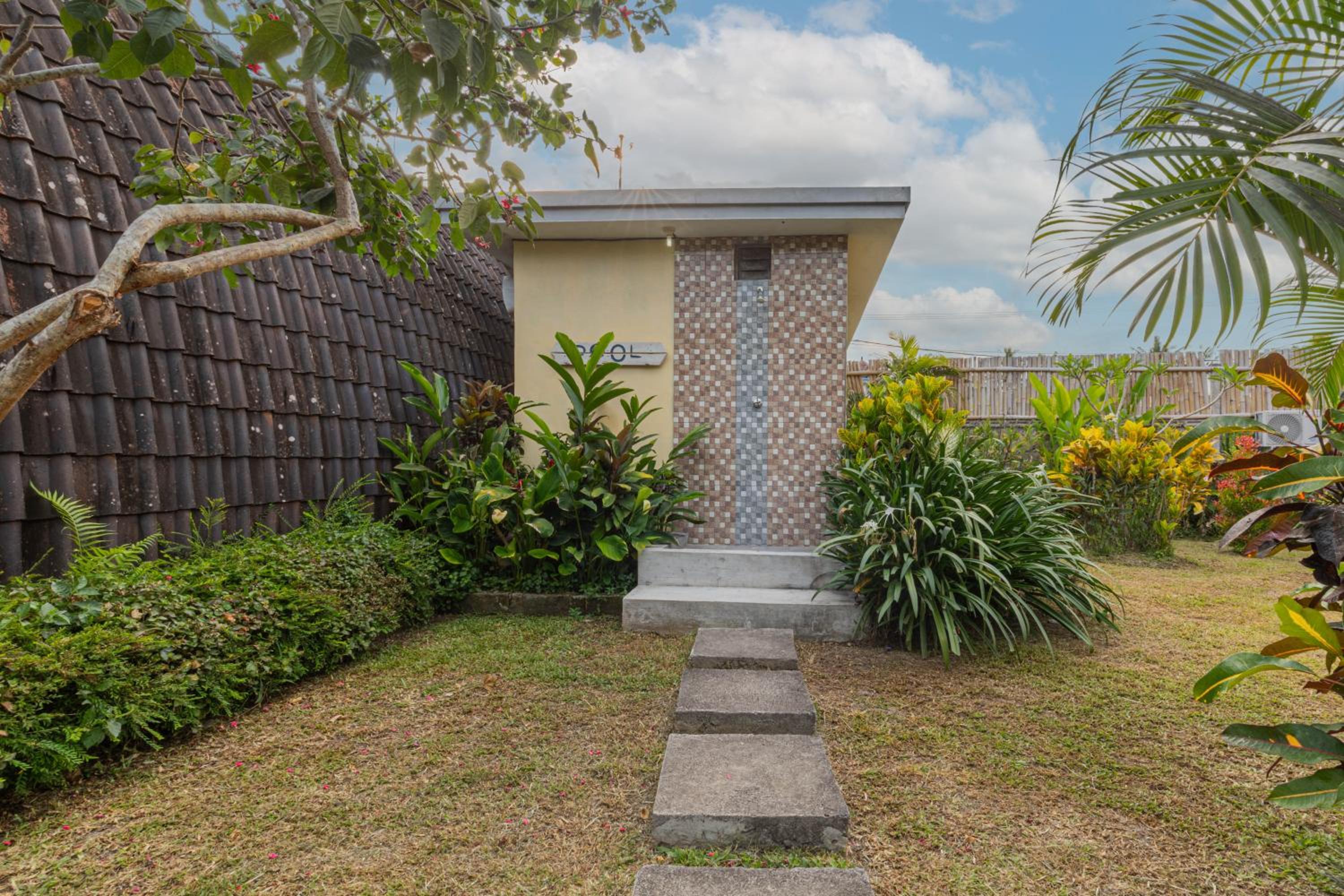 Kubu Selat Villa and Glamping view 3