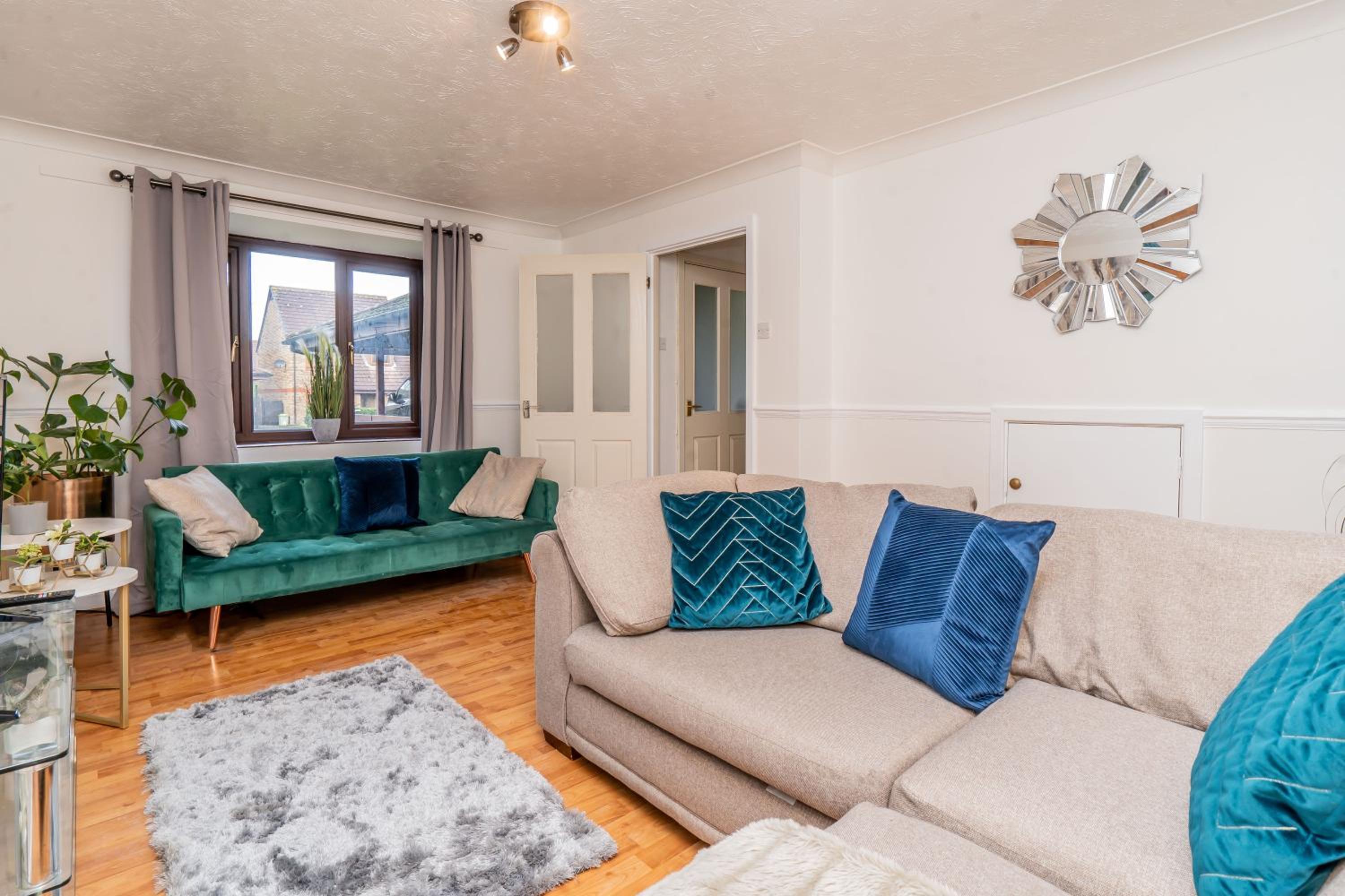 Central MK Comfy FAMILY CONTRACTOR 3B house Free Parking managed by Chique Properties Ltd