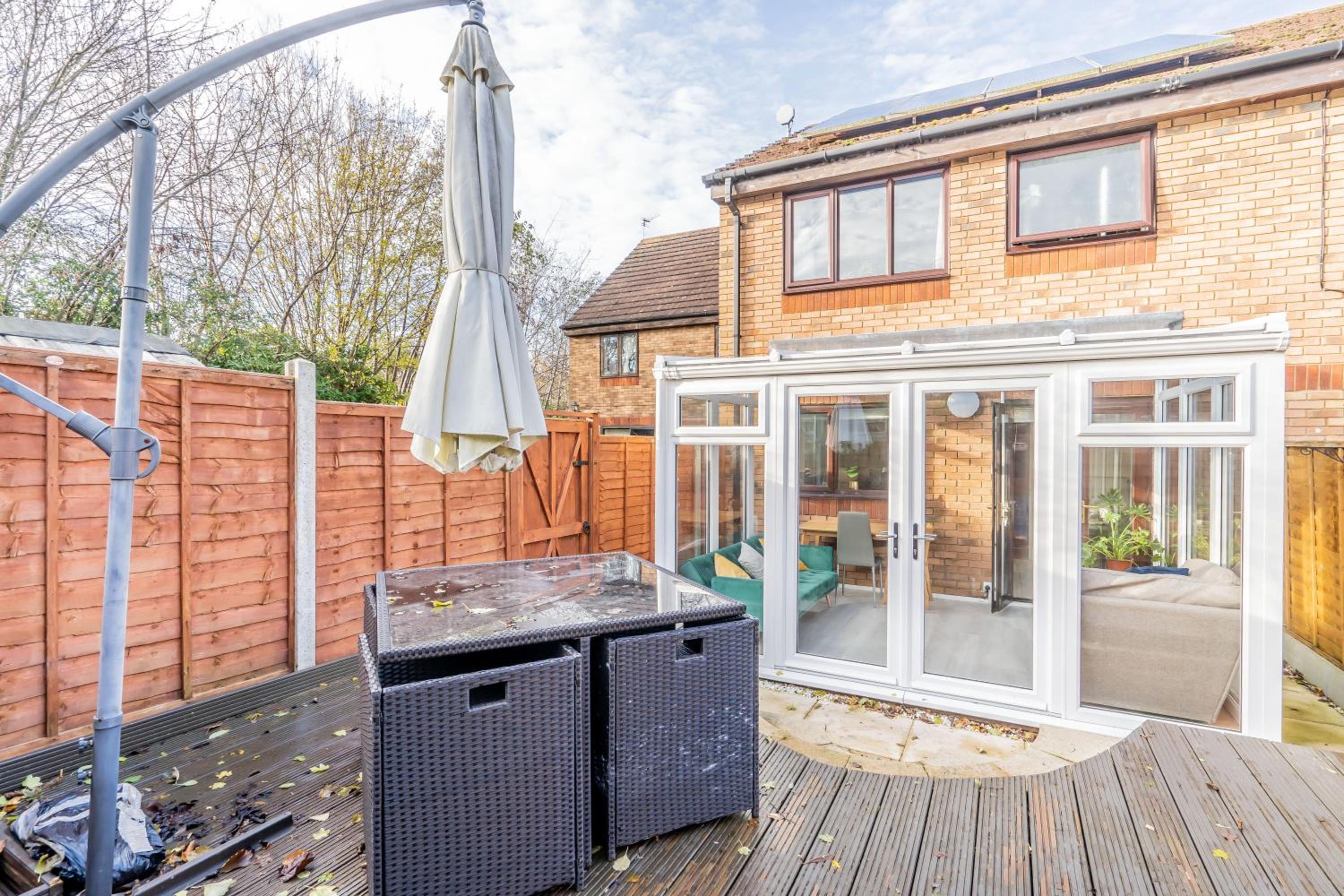 Central MK Comfy FAMILY CONTRACTOR 3B house Free Parking managed by Chique Properties Ltd