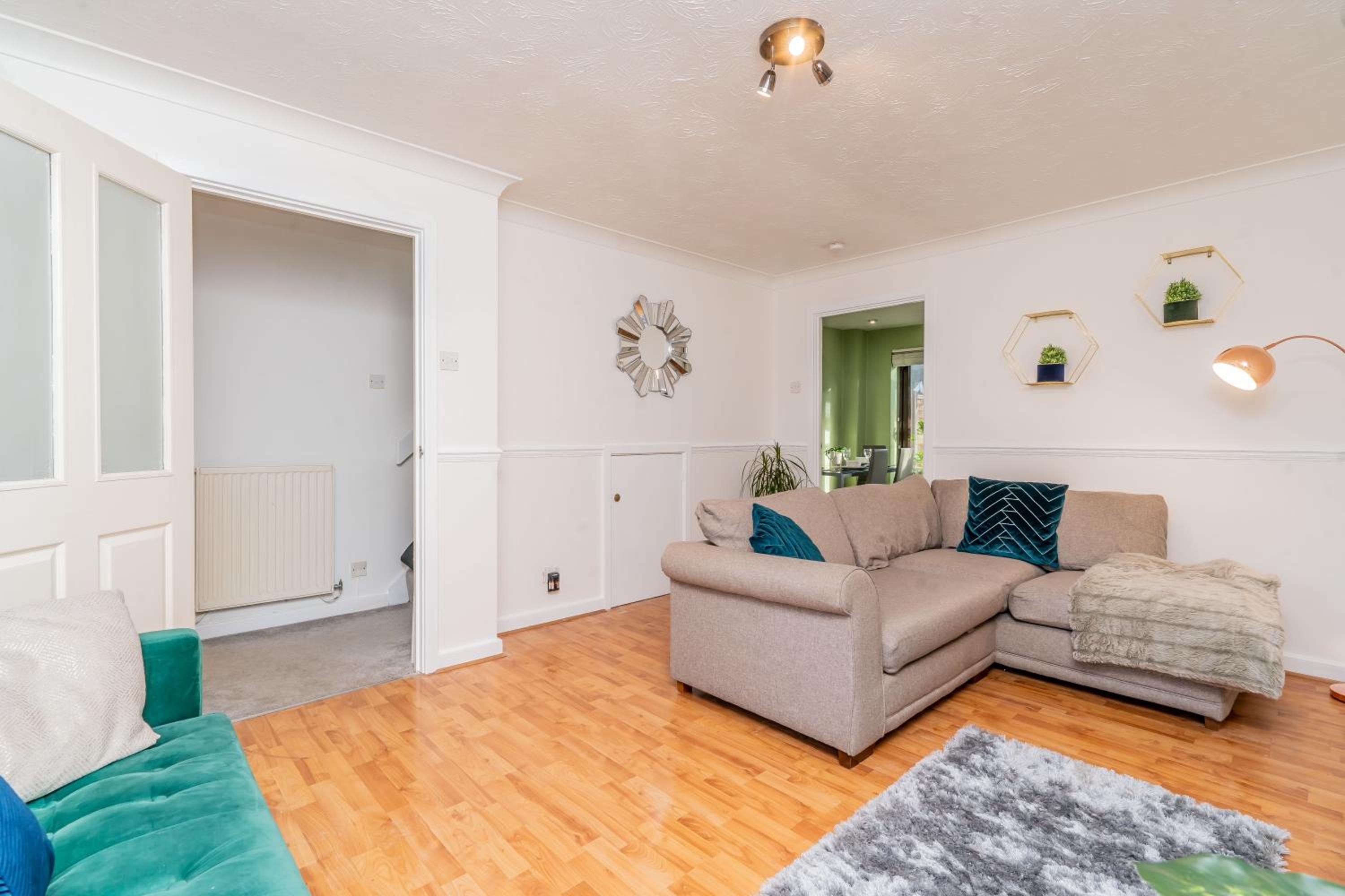 Central MK Comfy FAMILY CONTRACTOR 3B house Free Parking managed by Chique Properties Ltd