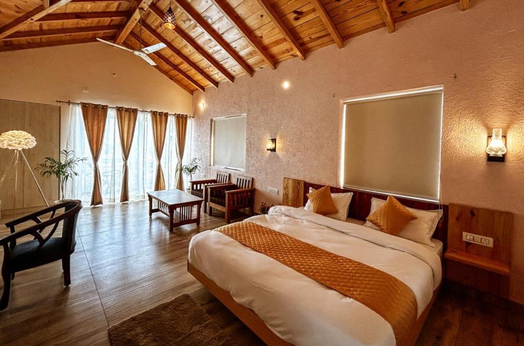 Mohini's Lakeview Cottages, Bhimtal view 3