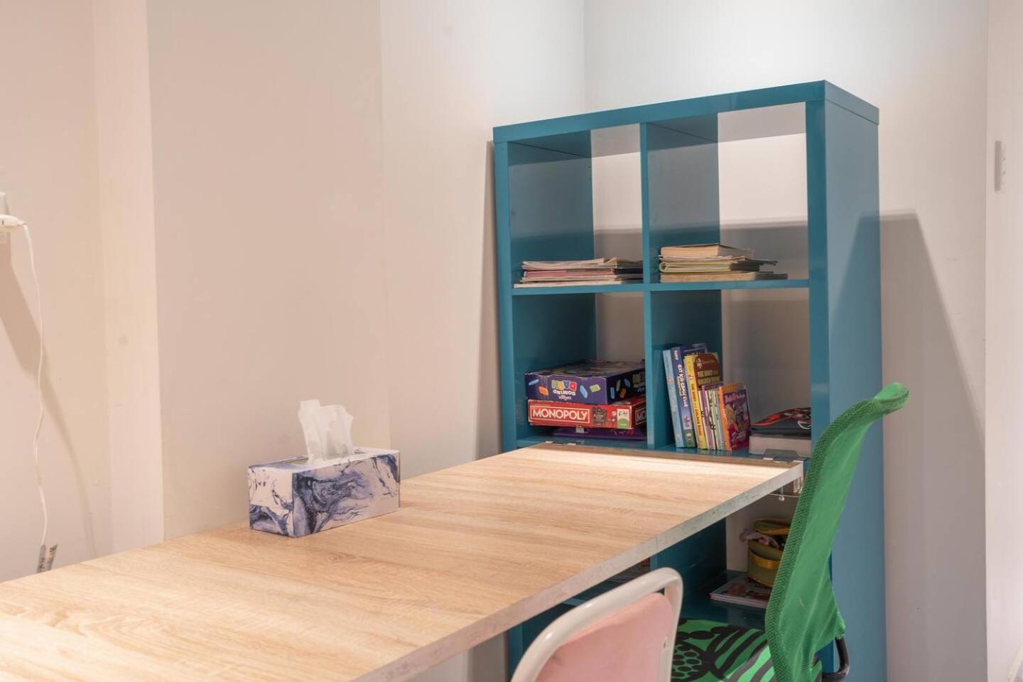 Luxury Living 2 Bedrooms 4 Beds 2B athrooms in Southern Brisbane+ Parking