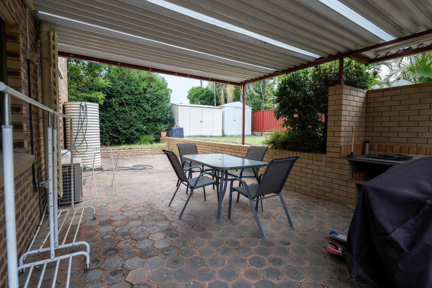 Luxury Living 2 Bedrooms 4 Beds 2B athrooms in Southern Brisbane+ Parking