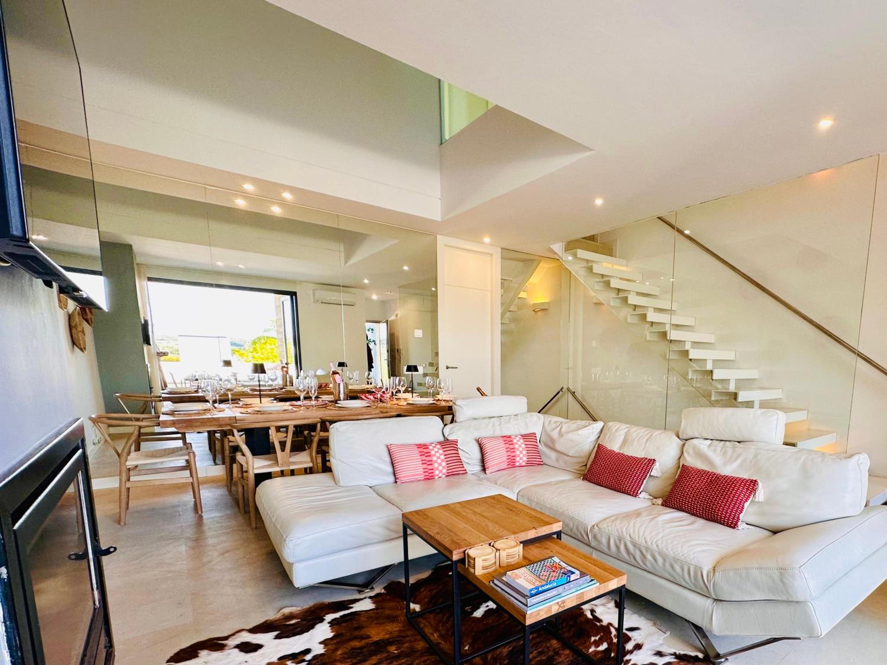 CasaSotoPolo, Sotogrande, sleeps 8, private rooftop pool, easy free parking view 4