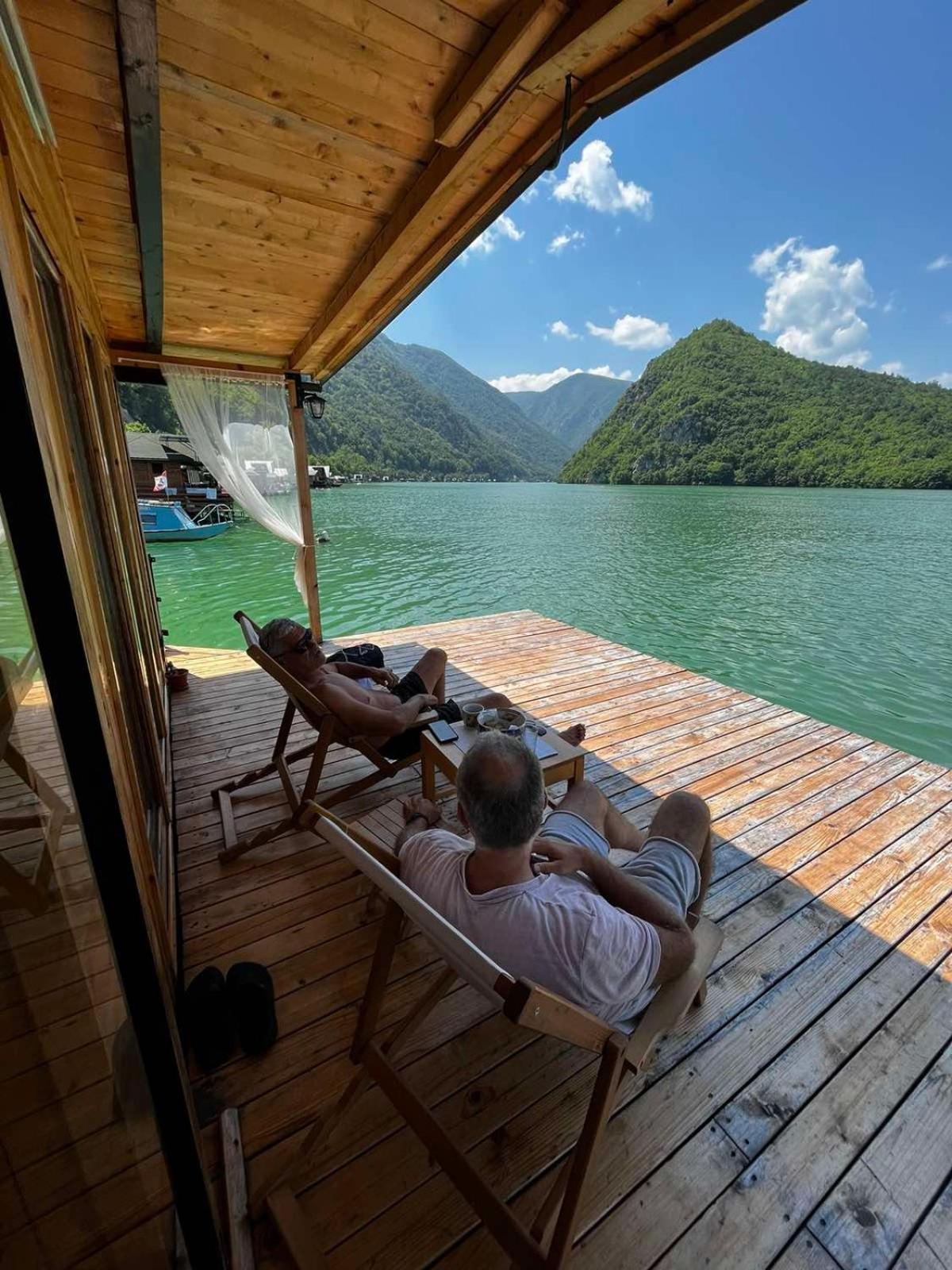 Splav Wake at the lake view 5