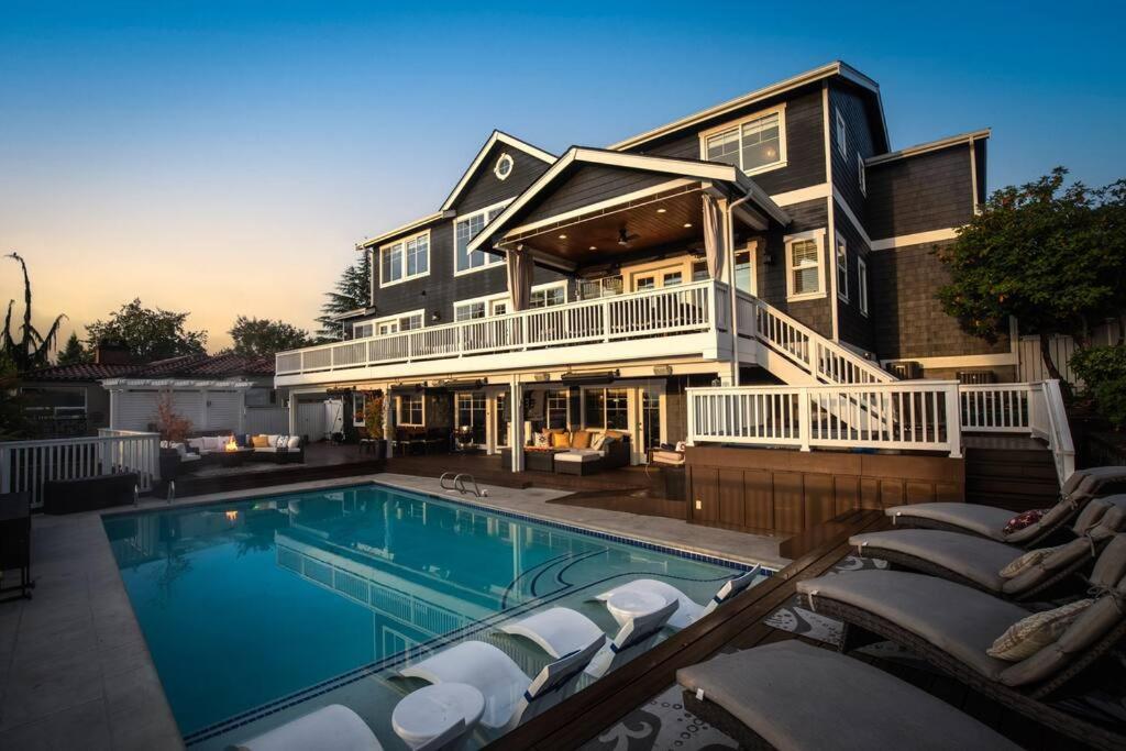 Seattle Private Resort view 5
