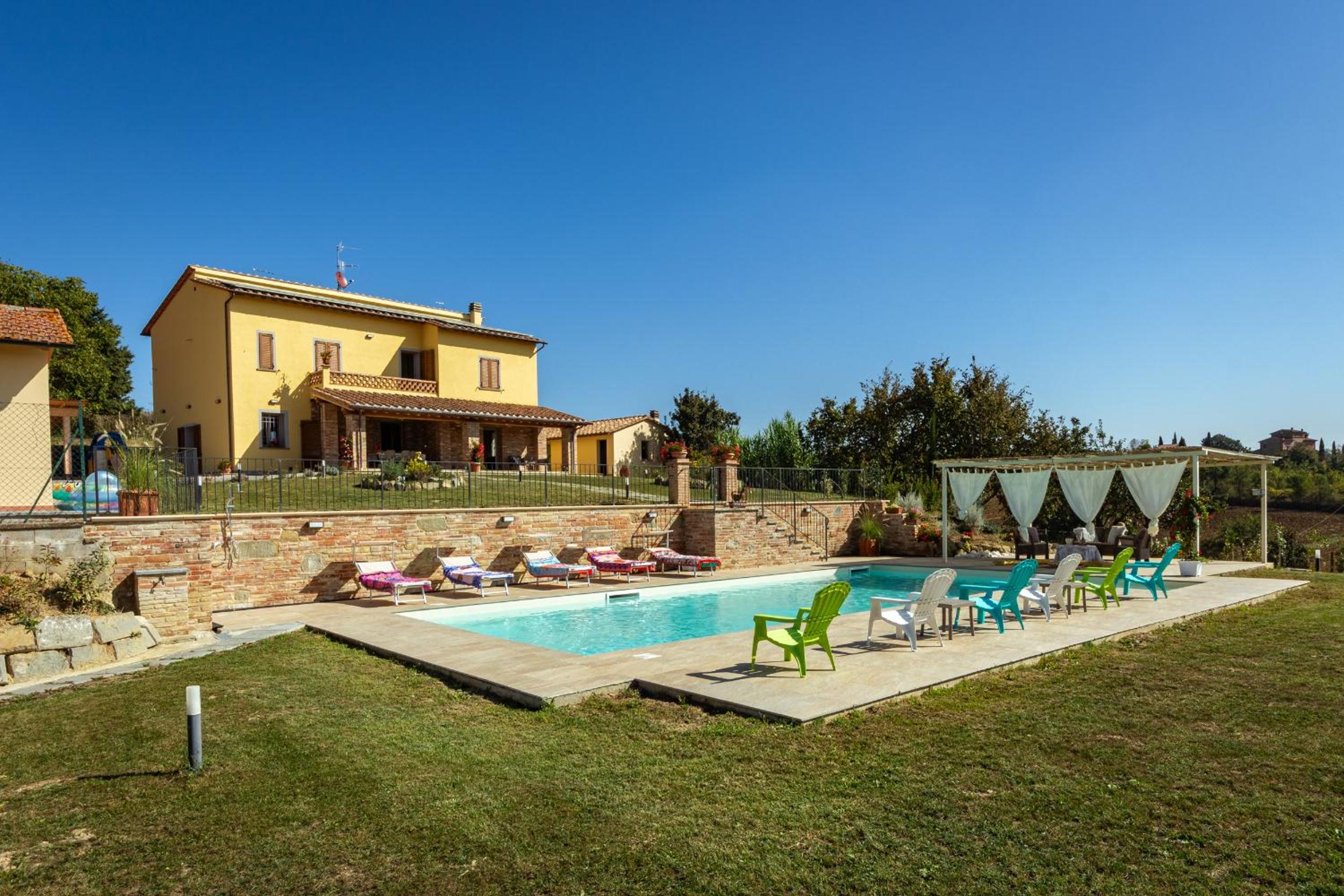 Villa Poggio al Sole by VacaVilla view 4