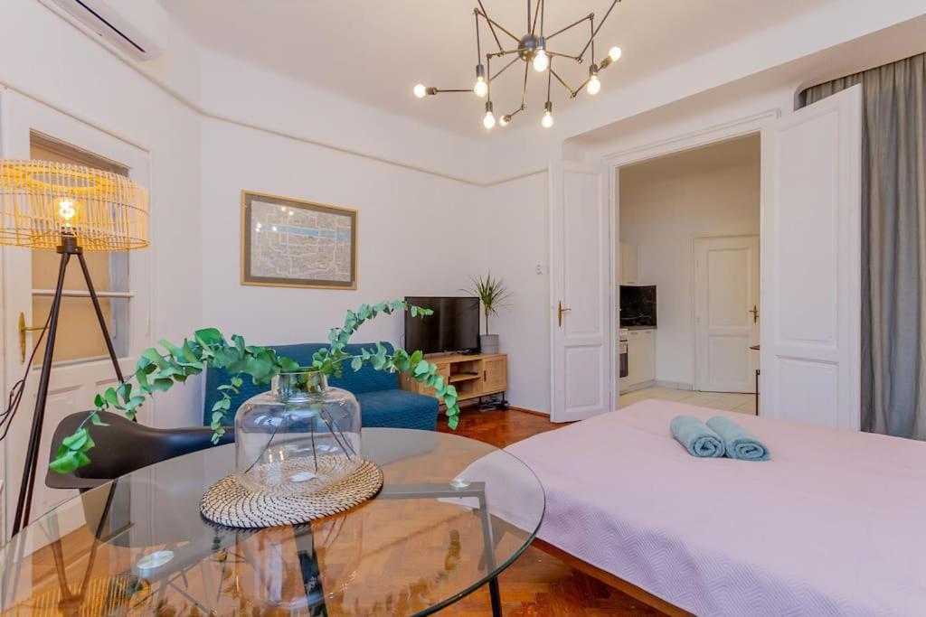 Bright-Nest Downtown Terrace NW view 3