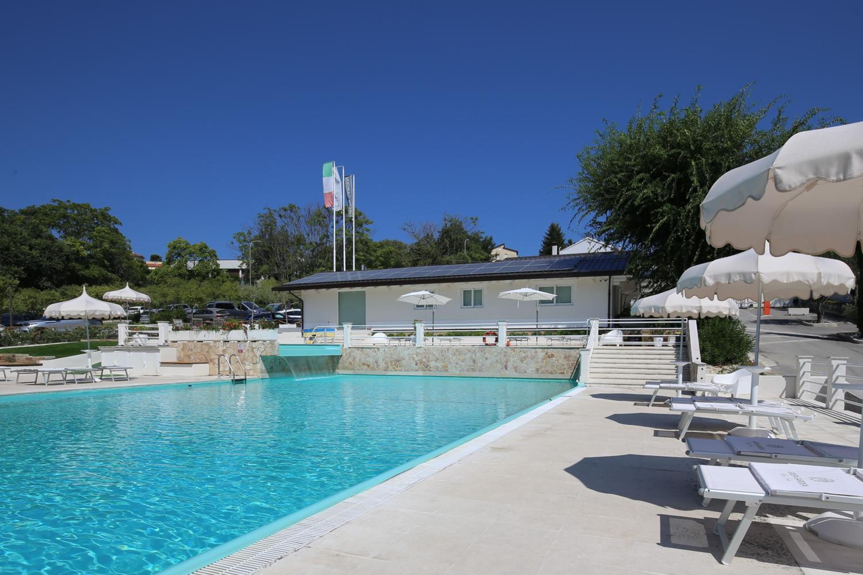 Green Garden Village con piscina, spiaggia riservata e parcheggio