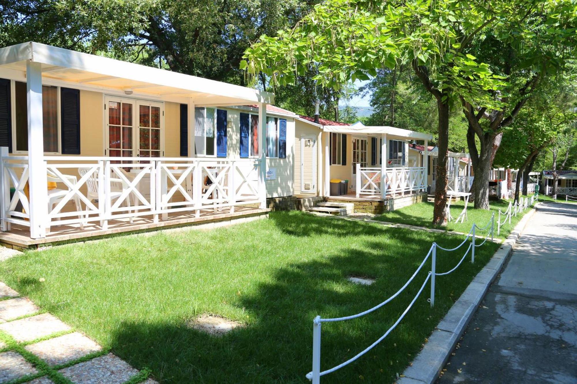 Green Garden Village con piscina, spiaggia riservata e parcheggio