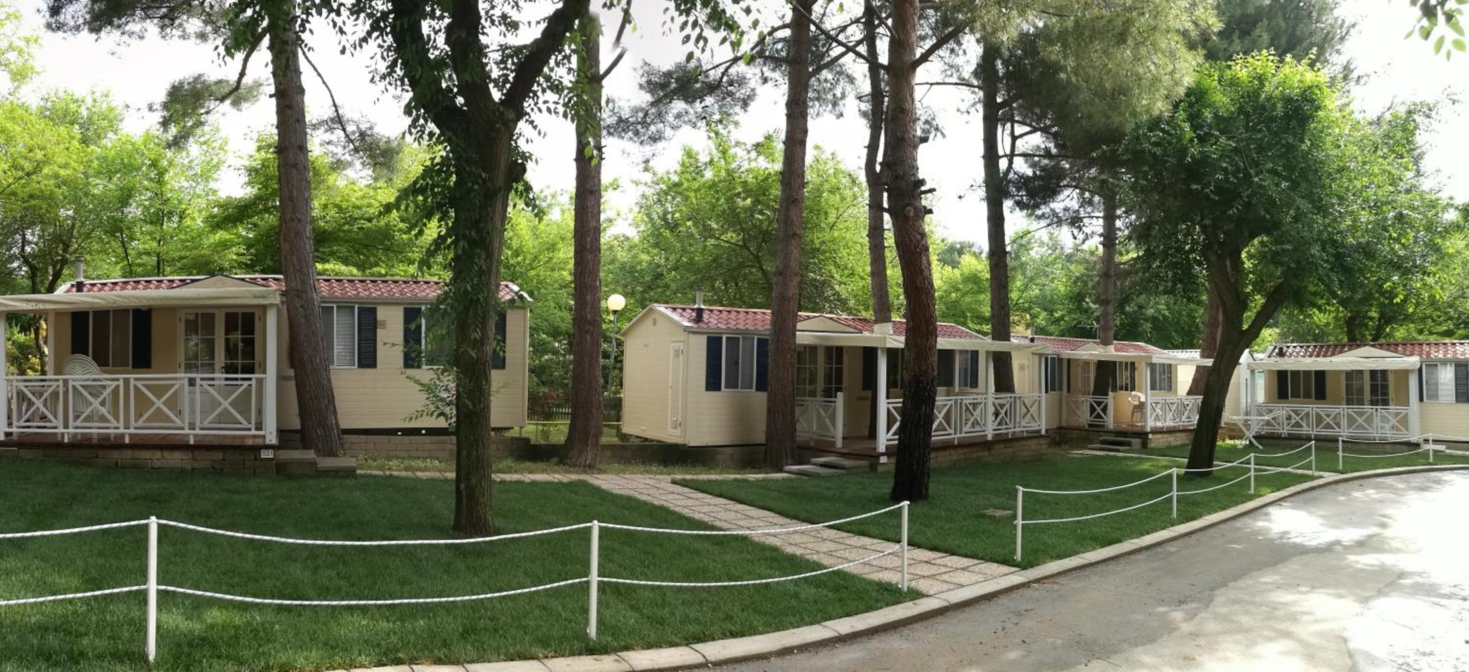 Green Garden Village con piscina, spiaggia riservata e parcheggio