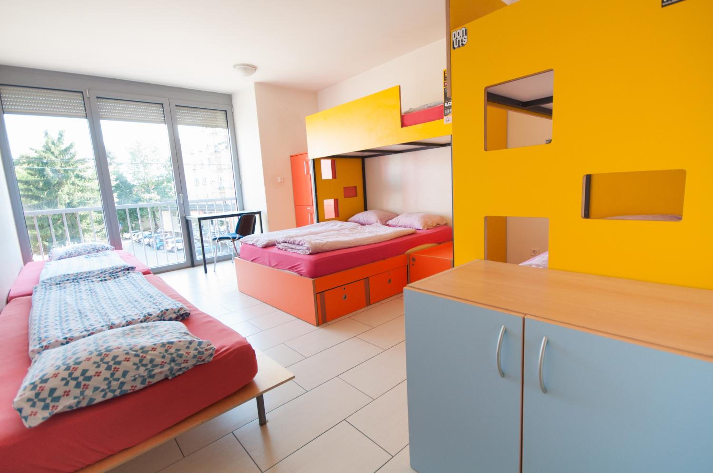 Simbol Hostel & Rooms with Free Private Parking