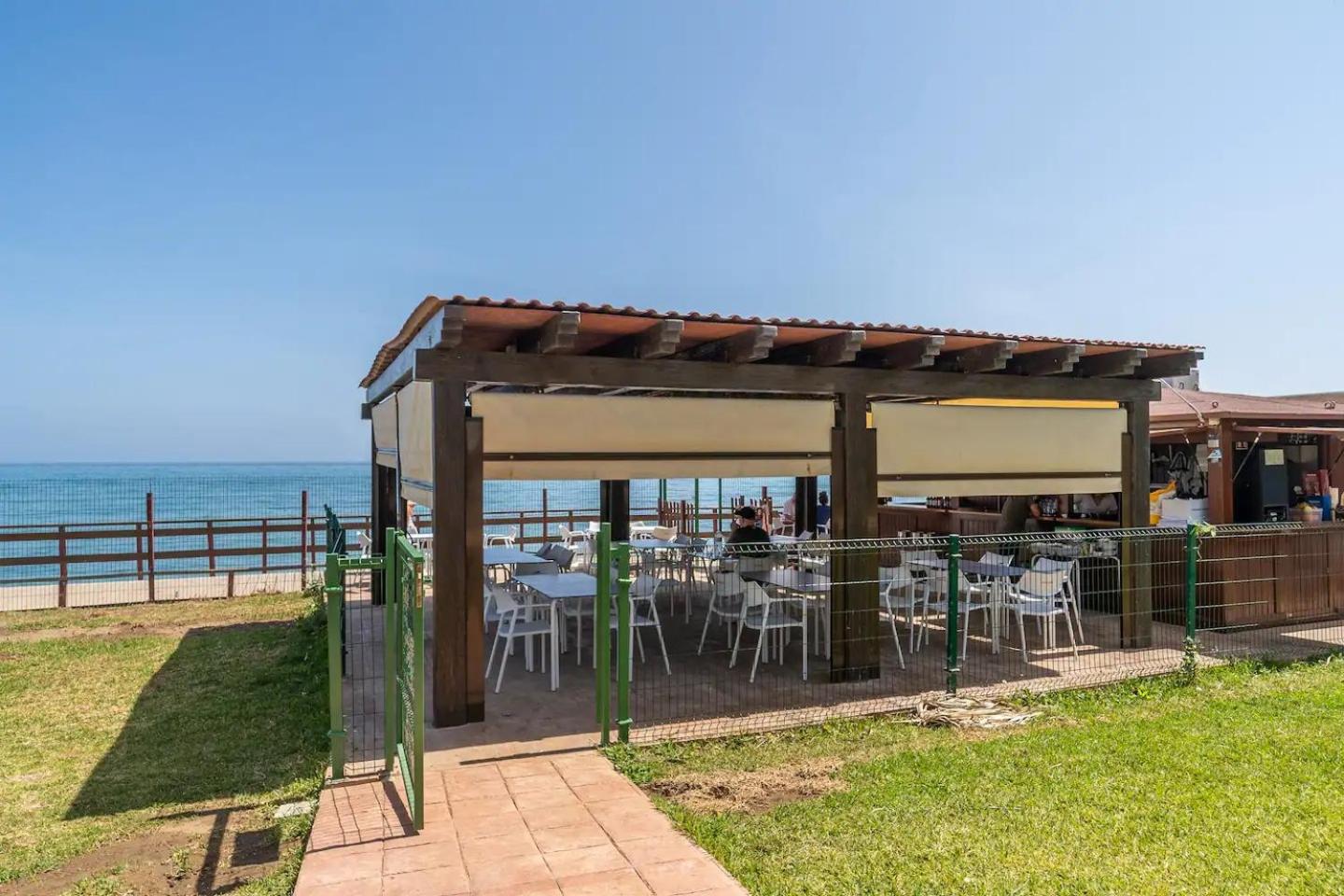 Mansion Alhamar, Sitio de Calahonda, first line beach, sleeps 5 view 5