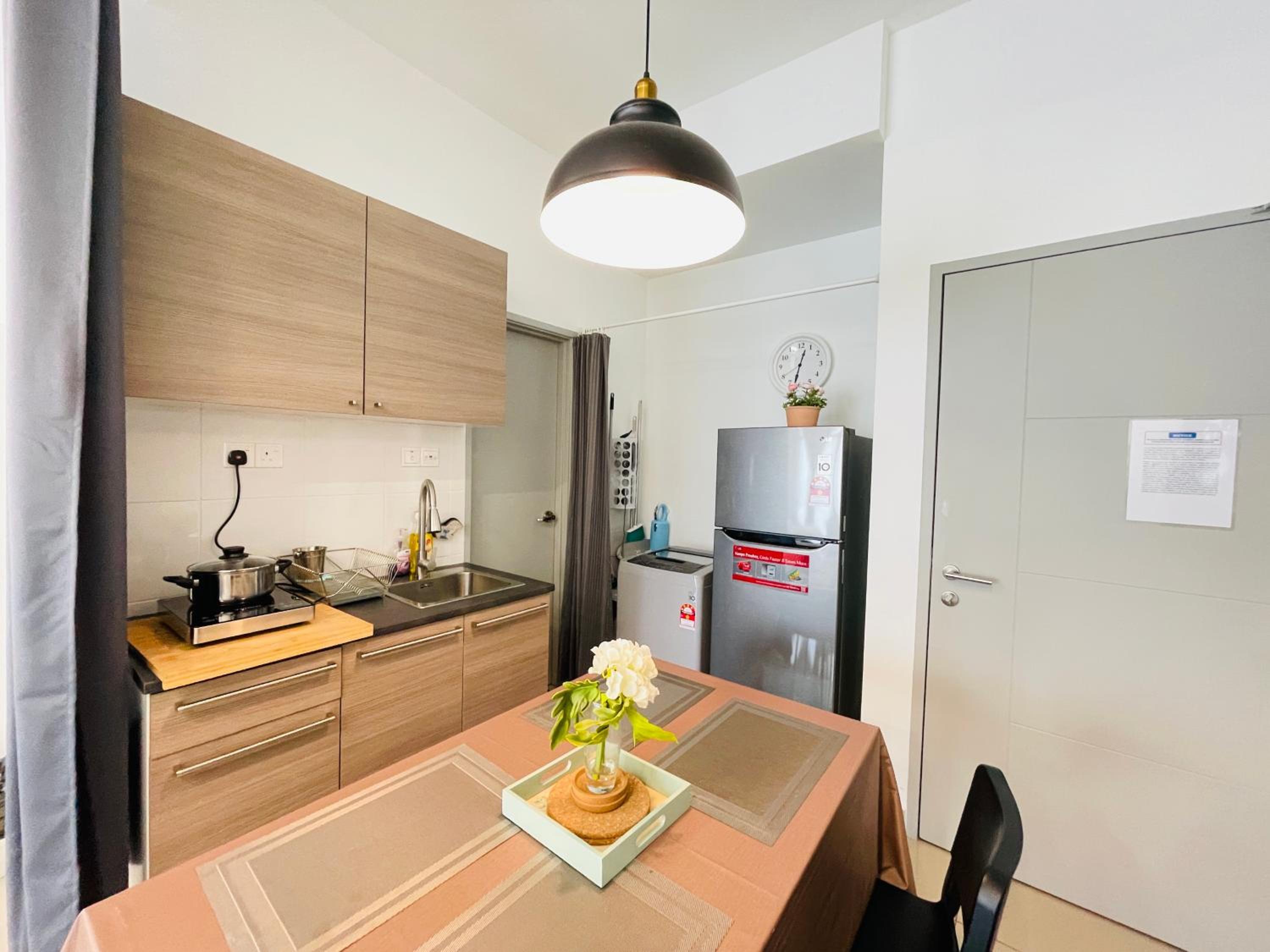 High Floor studio Austin Regency Mount Austin w Balcony 3 plus 1pax 5 mins AEON