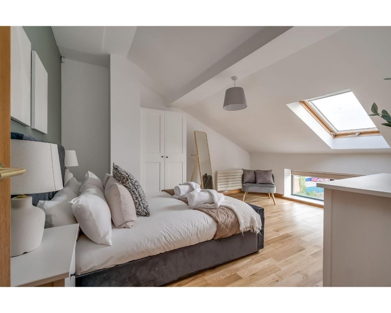 Central Belfast Apartments Pottinger's Quay view 4