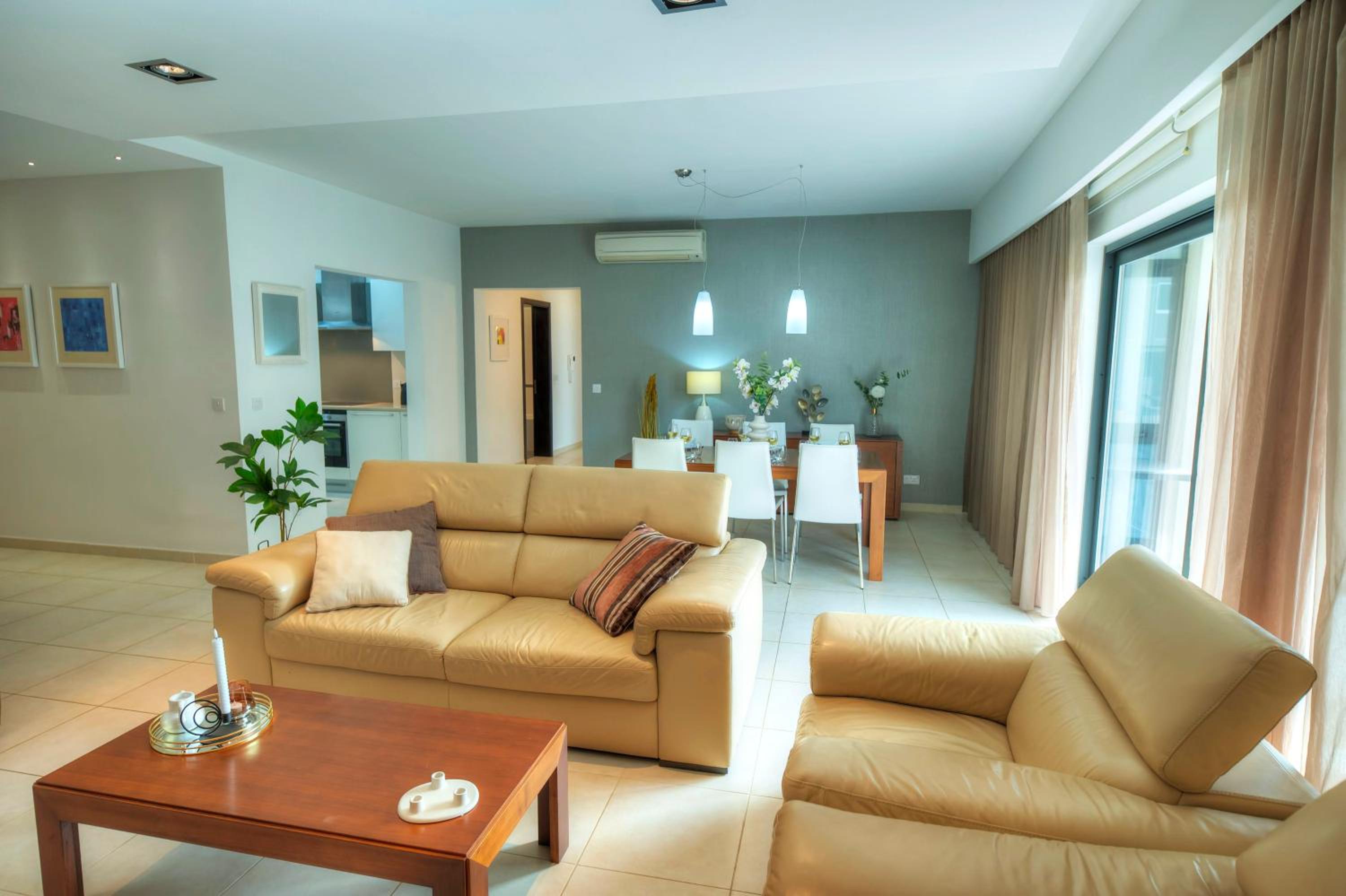 Spacious & inviting 3 bedroom flat, balcony WPAC1-1 photo 4