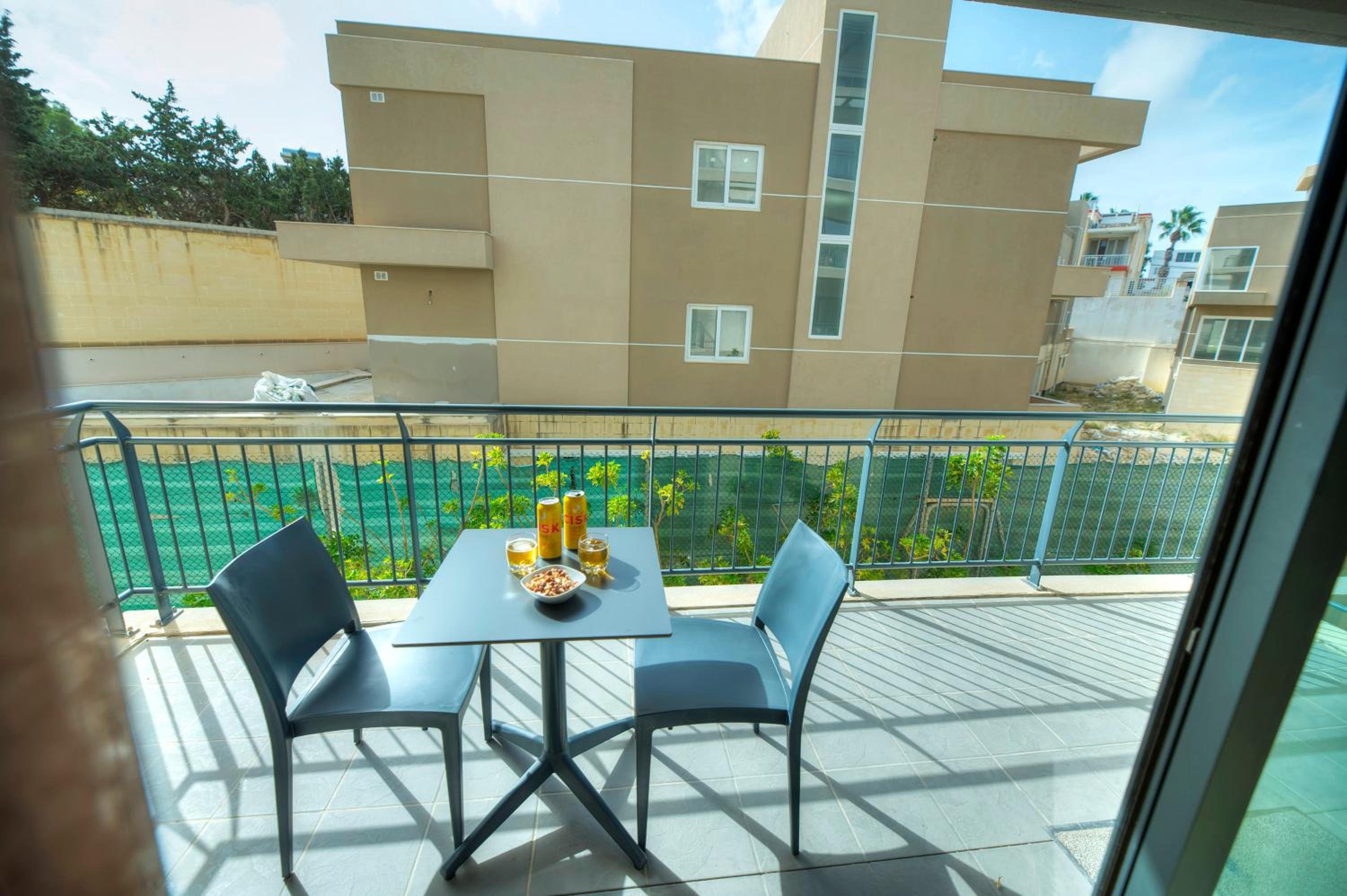 Spacious & inviting 3 bedroom flat, balcony WPAC1-1 photo 5