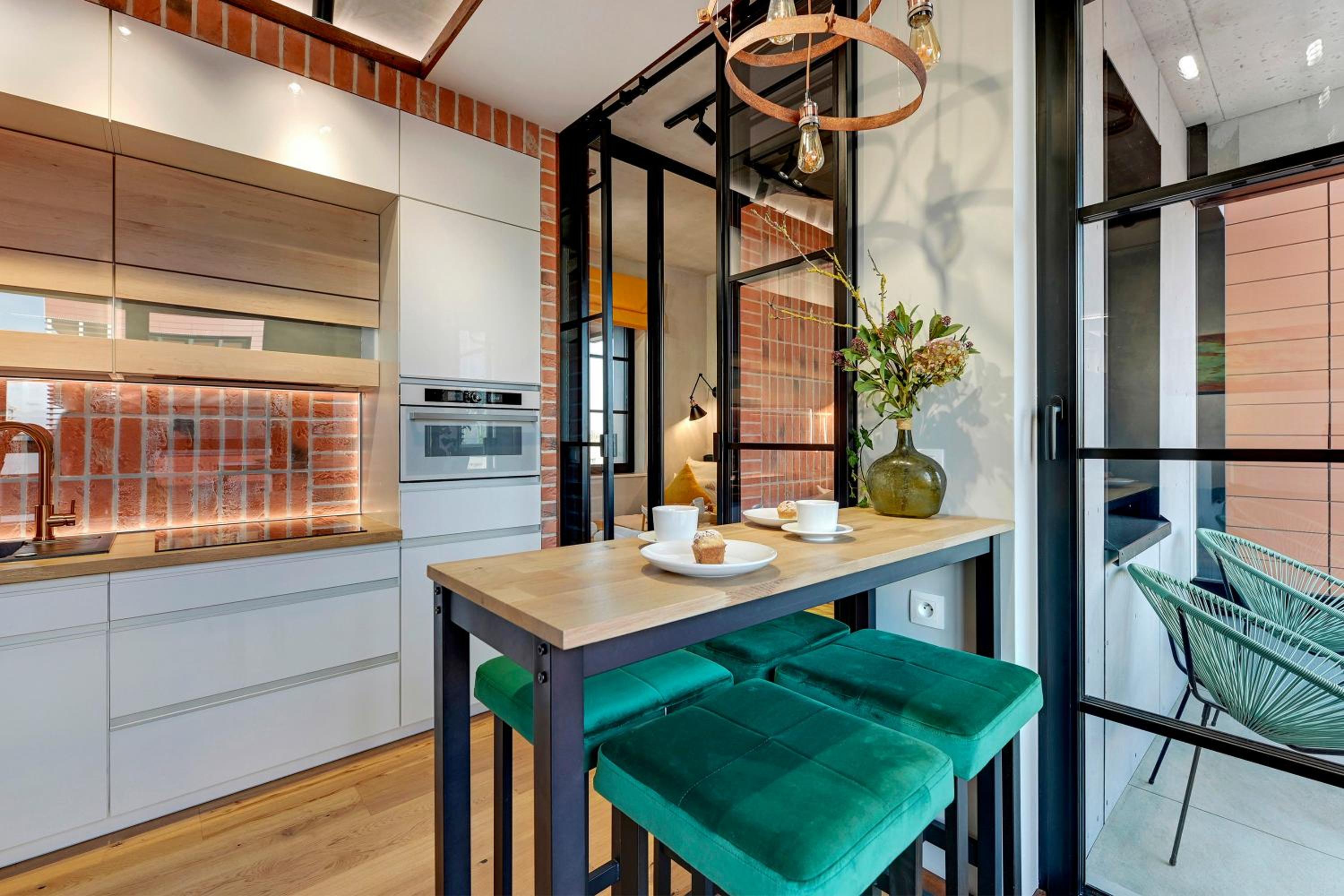 DOKI Living & Foodhall by Downtown Apartments