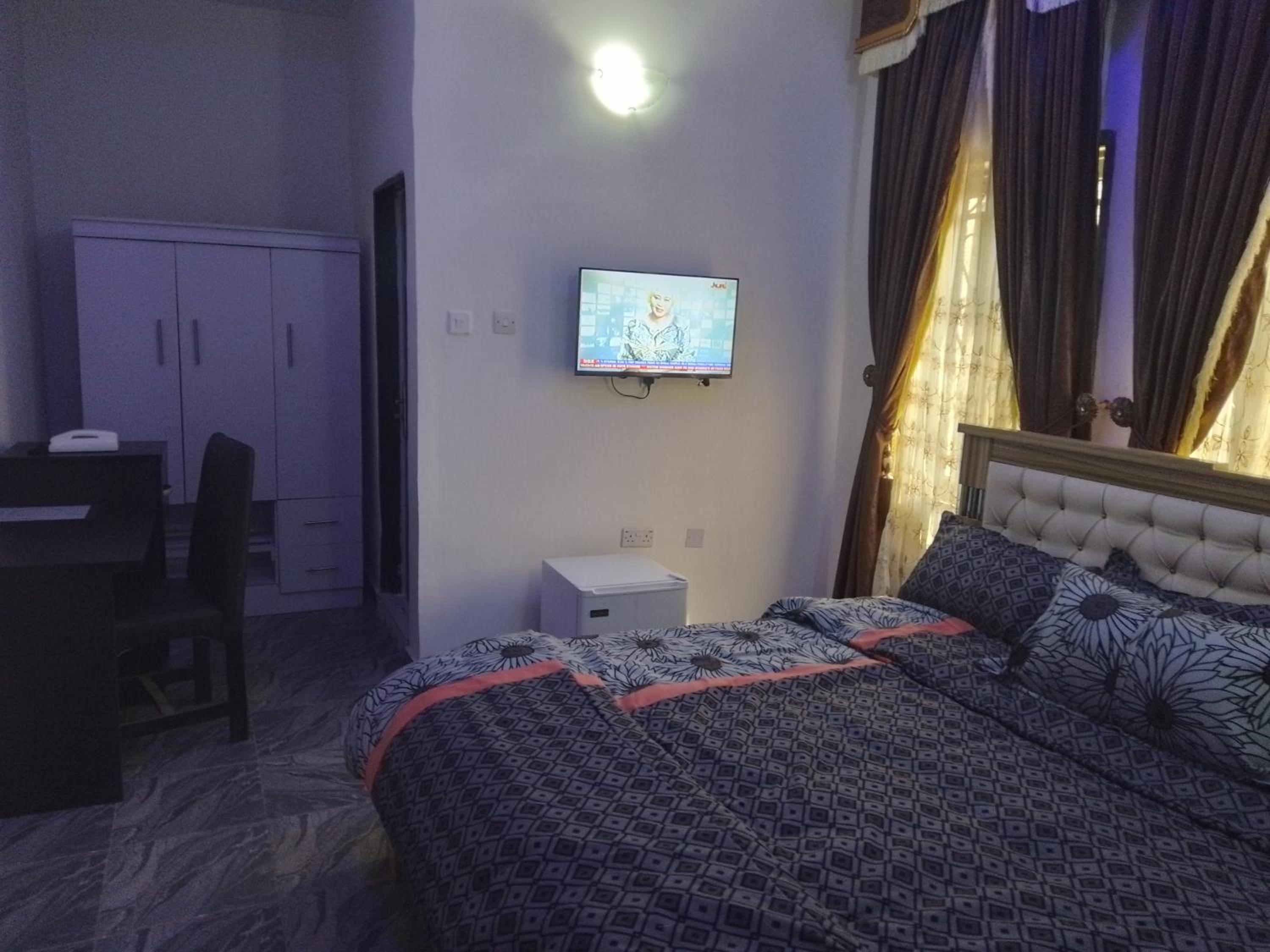 Select guest house Airport Road lugbe view 2