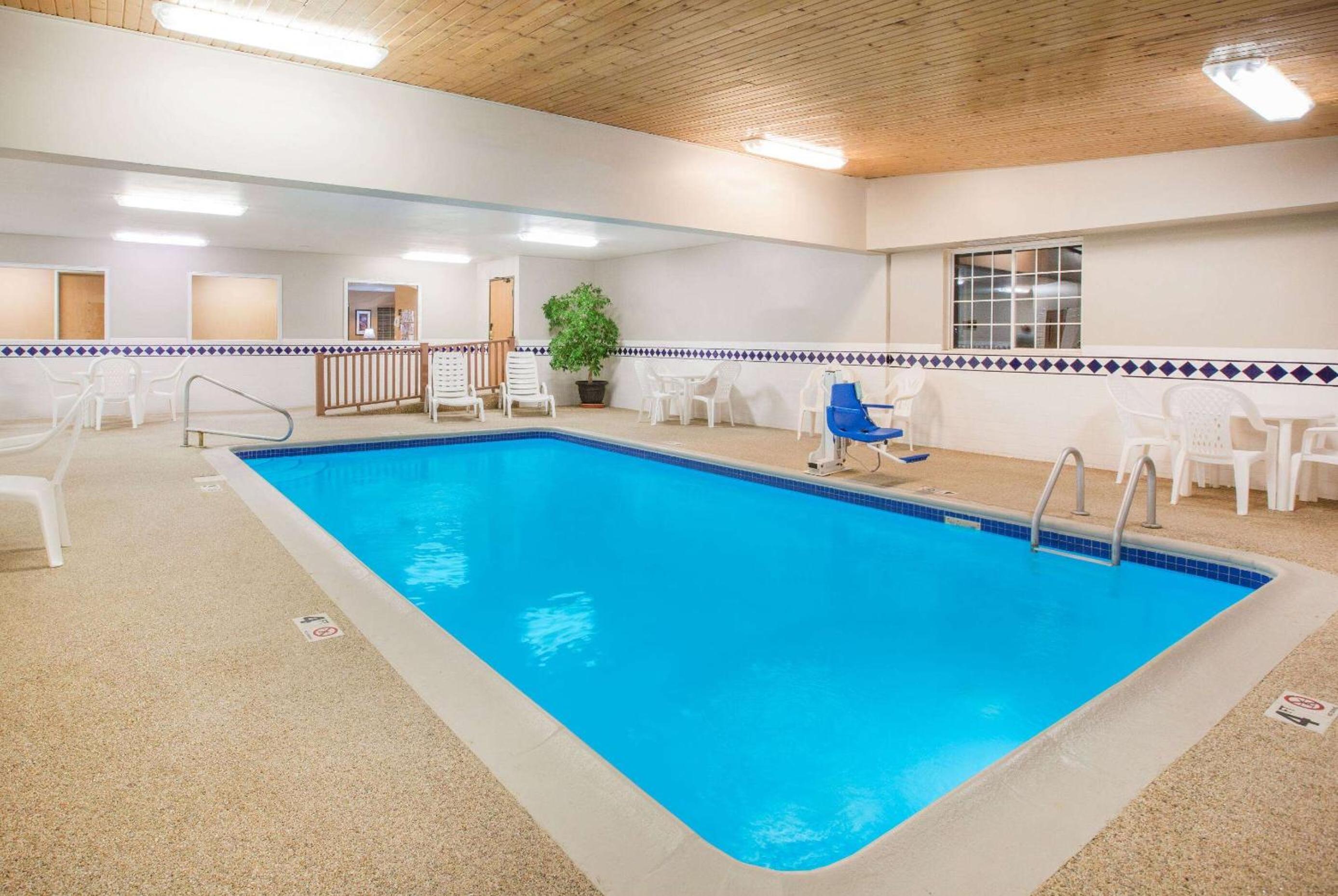 Ramada by Wyndham Spirit Lake/Okoboji view 5
