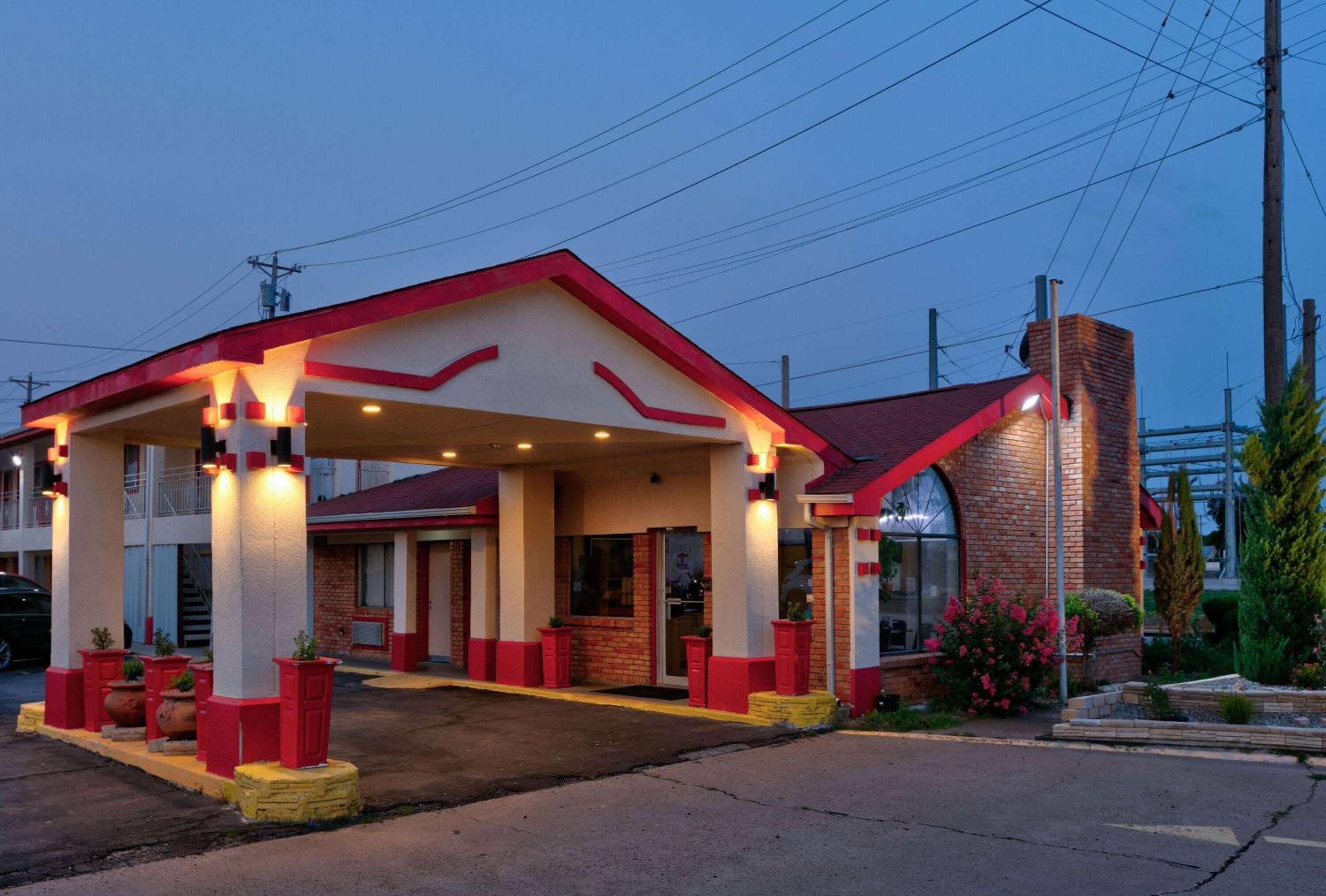 Super 8 by Wyndham Vernon view 2