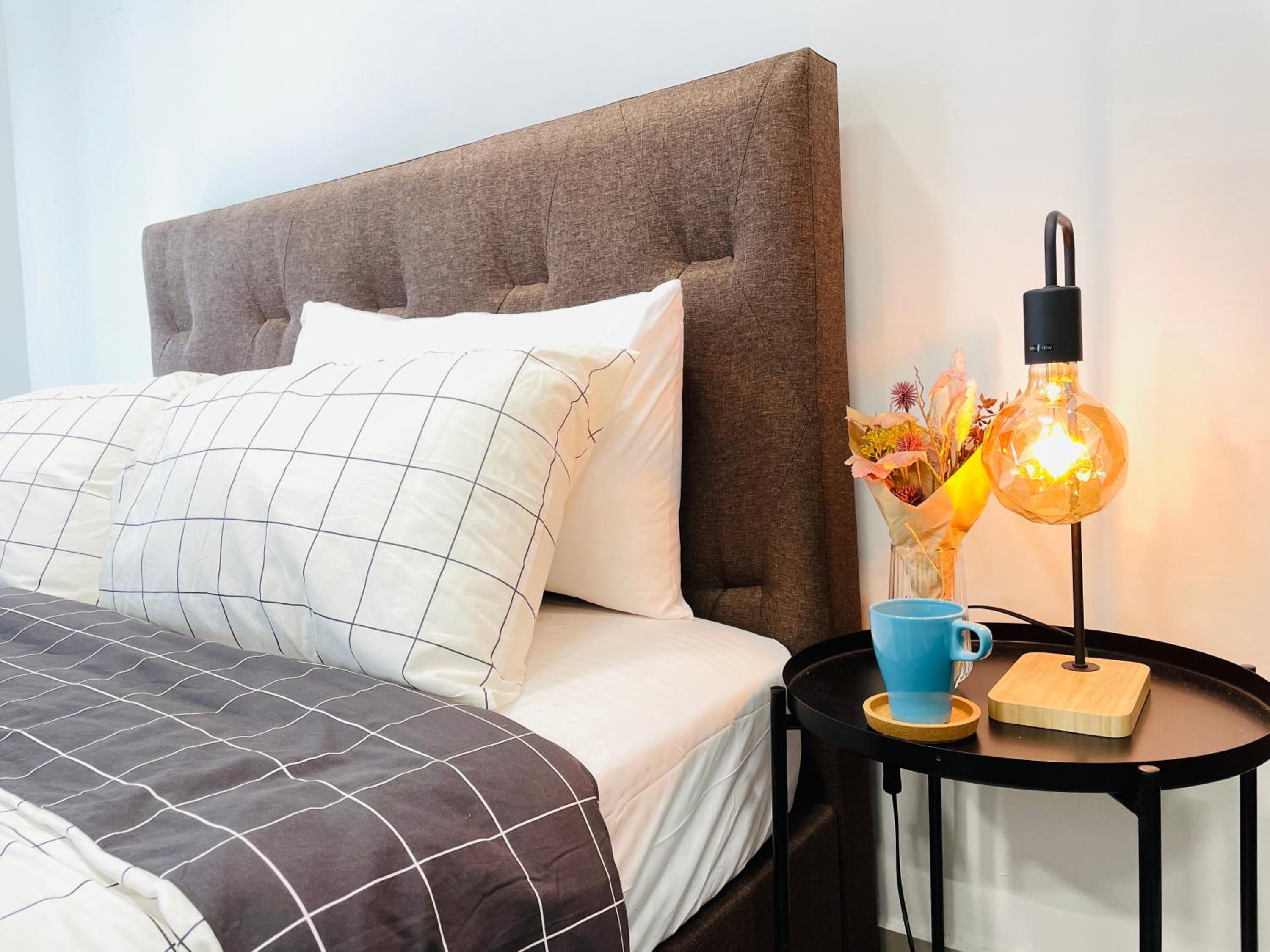High Floor studio Austin Regency Mount Austin w Balcony 3 plus 1pax 5 mins AEON