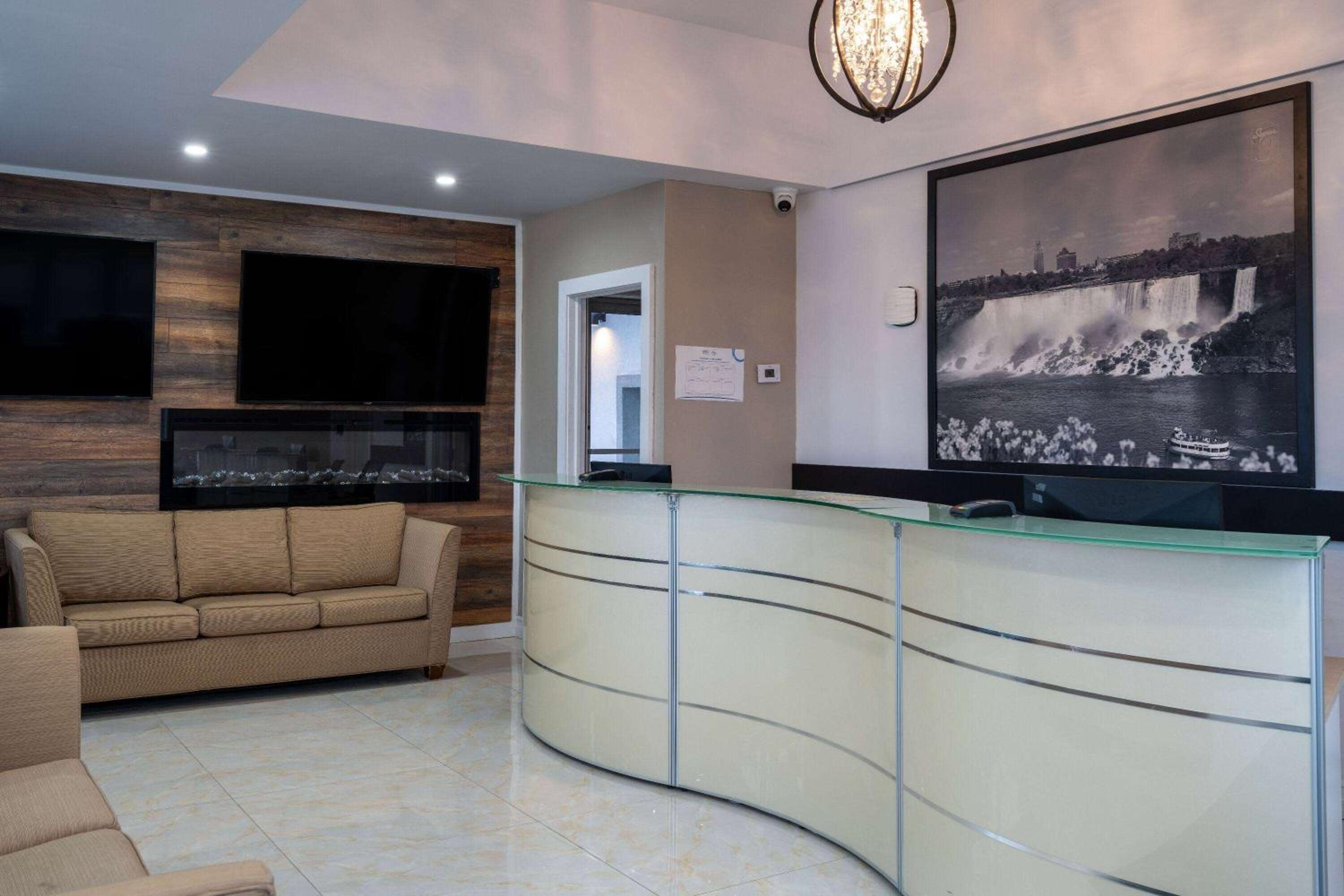 Super 8 by Wyndham Niagara Falls ON - Image 3