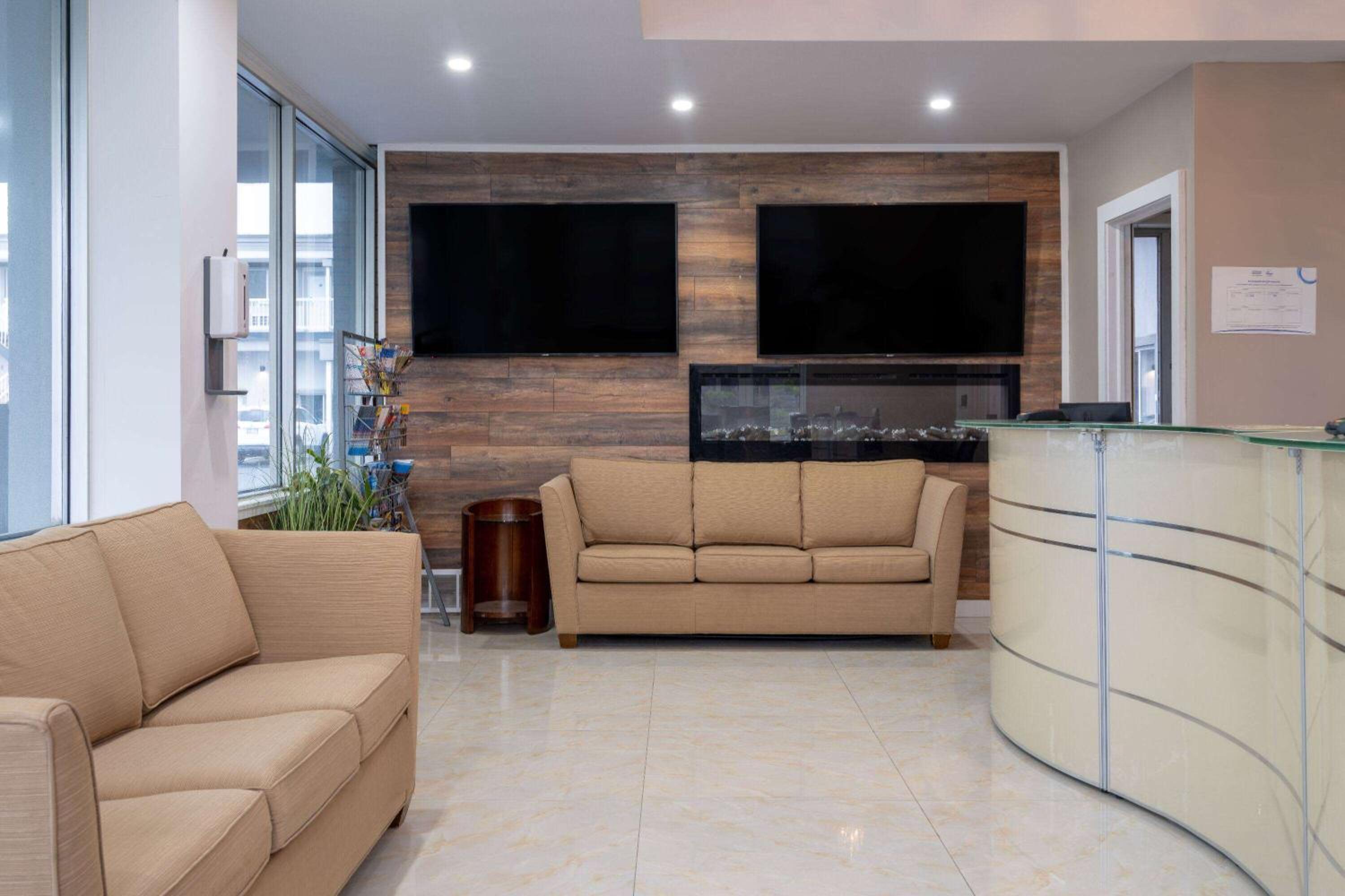 Super 8 by Wyndham Niagara Falls ON - Image 4