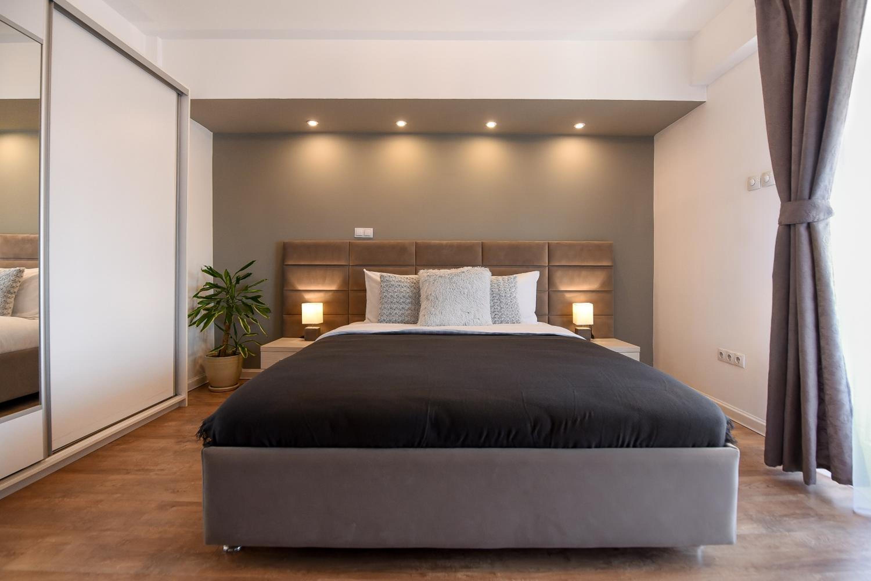 Chic Accommodation with Breathtaking Views over Calea Victoriei - Your Central Heaven view 2
