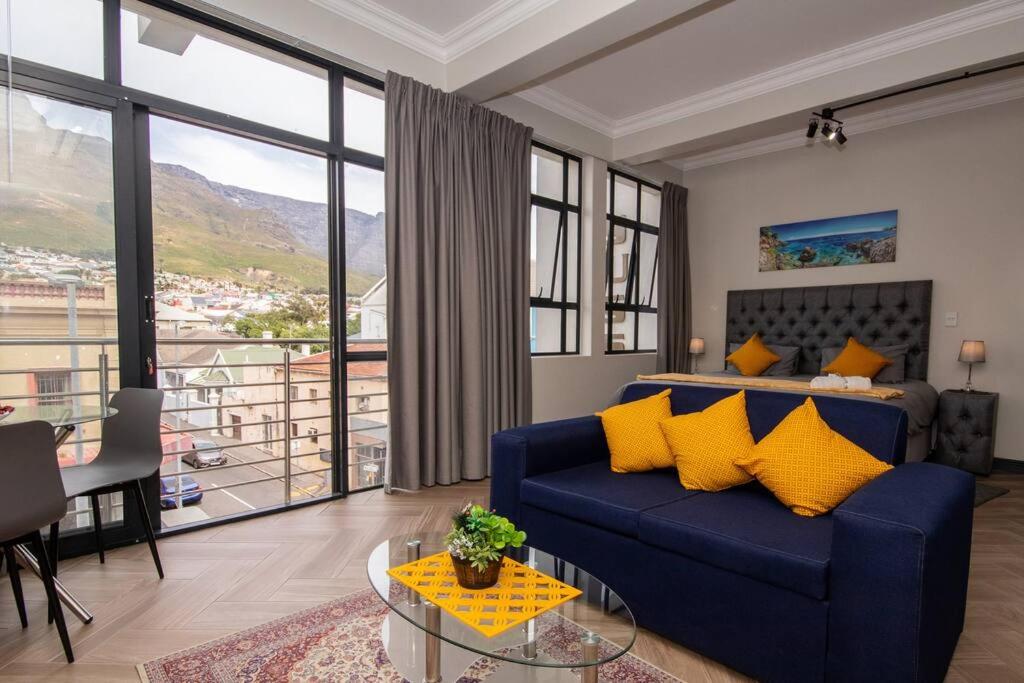 Honeymoon Suite, 204 Sussex Mews view 4