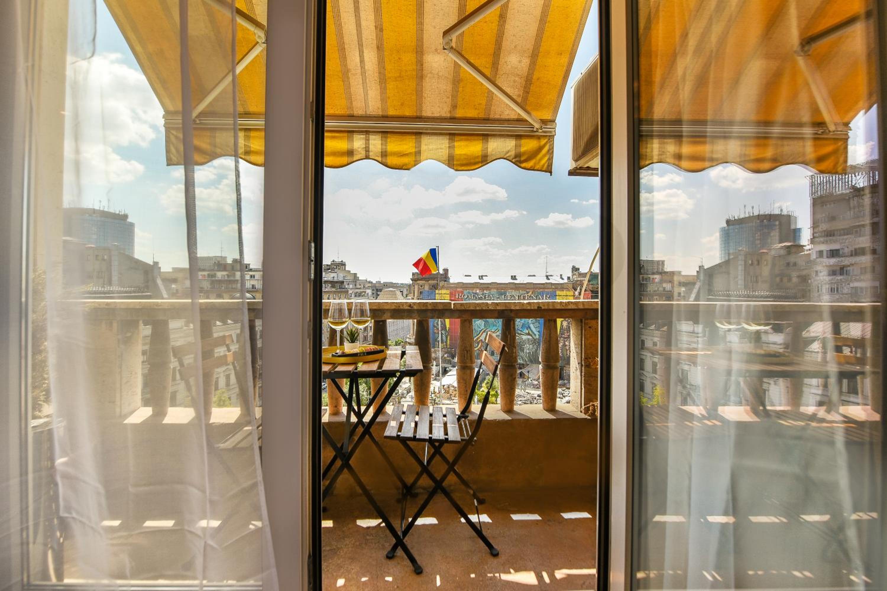 Chic Accommodation with Breathtaking Views over Calea Victoriei - Your Central Heaven view 3