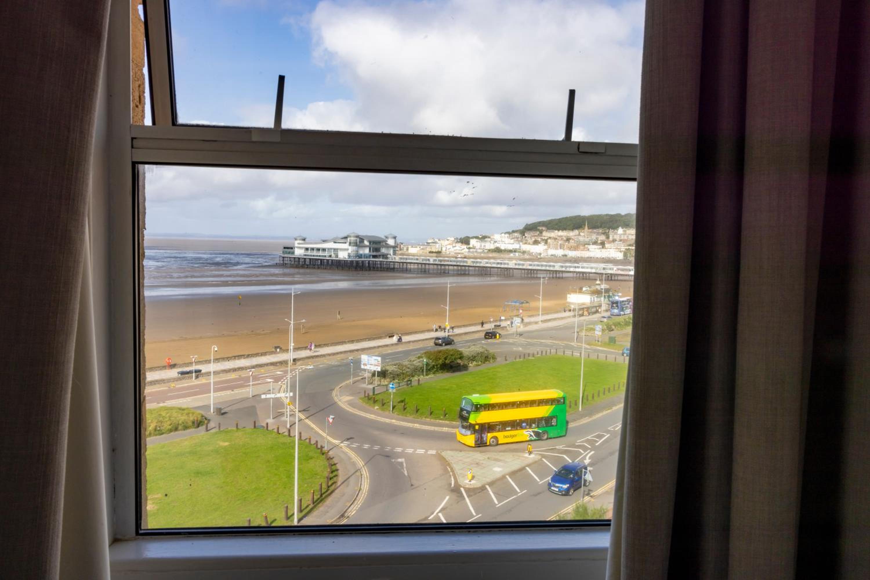 Weston-super-Mare Vacations - The Grand Atlantic Hotel - Property Image 3