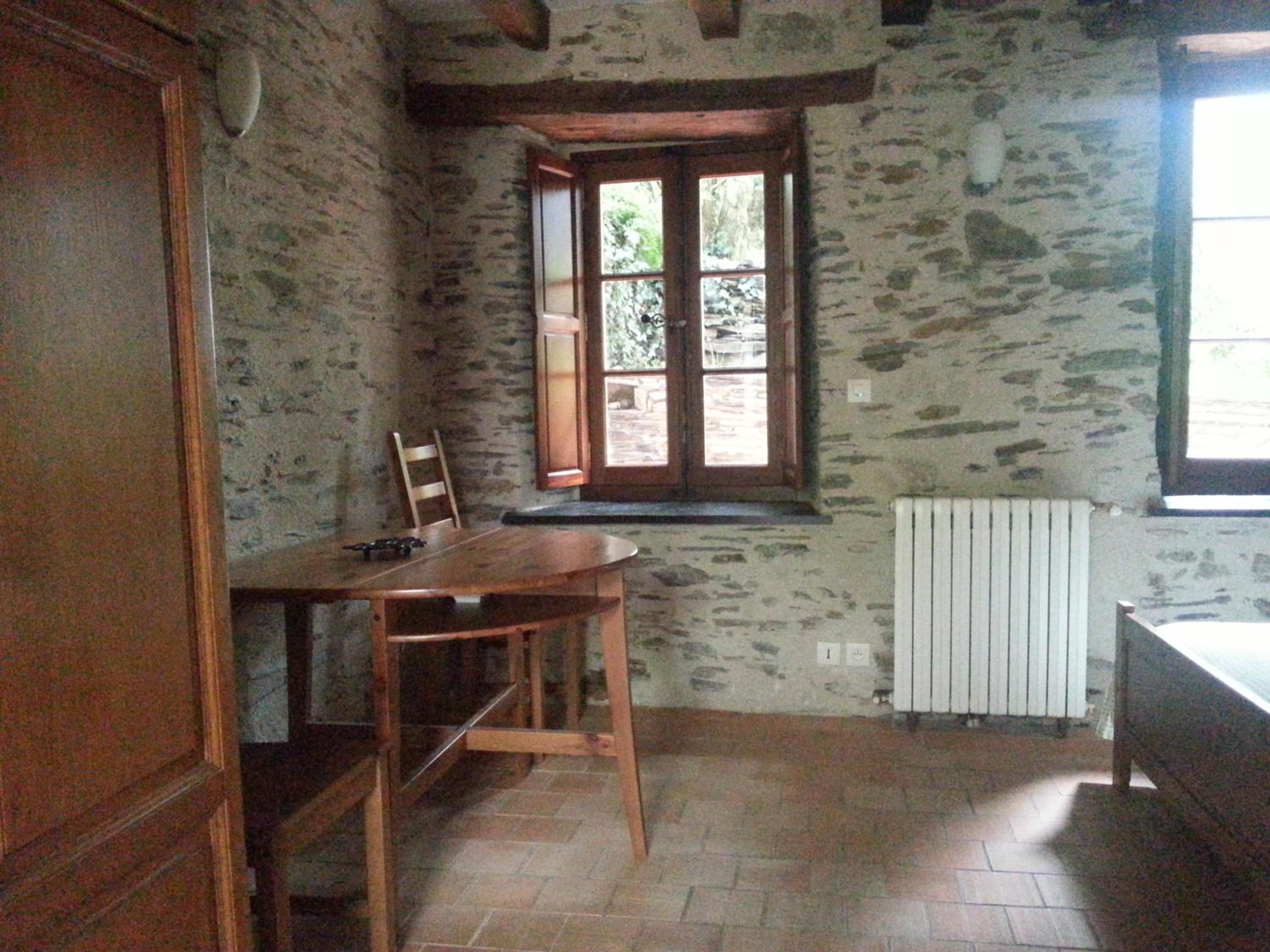 Le Clos De La Bouteille view 3